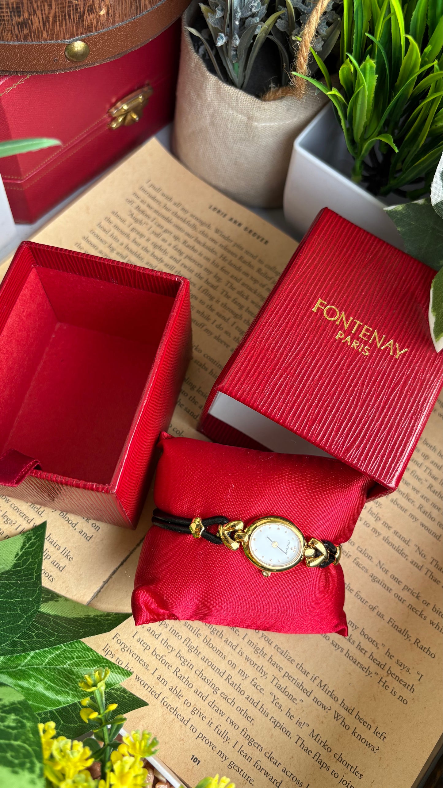 Vintage Fontenay Parisian Luxury Watch in Gold Tone Black Thin Leather Straps
