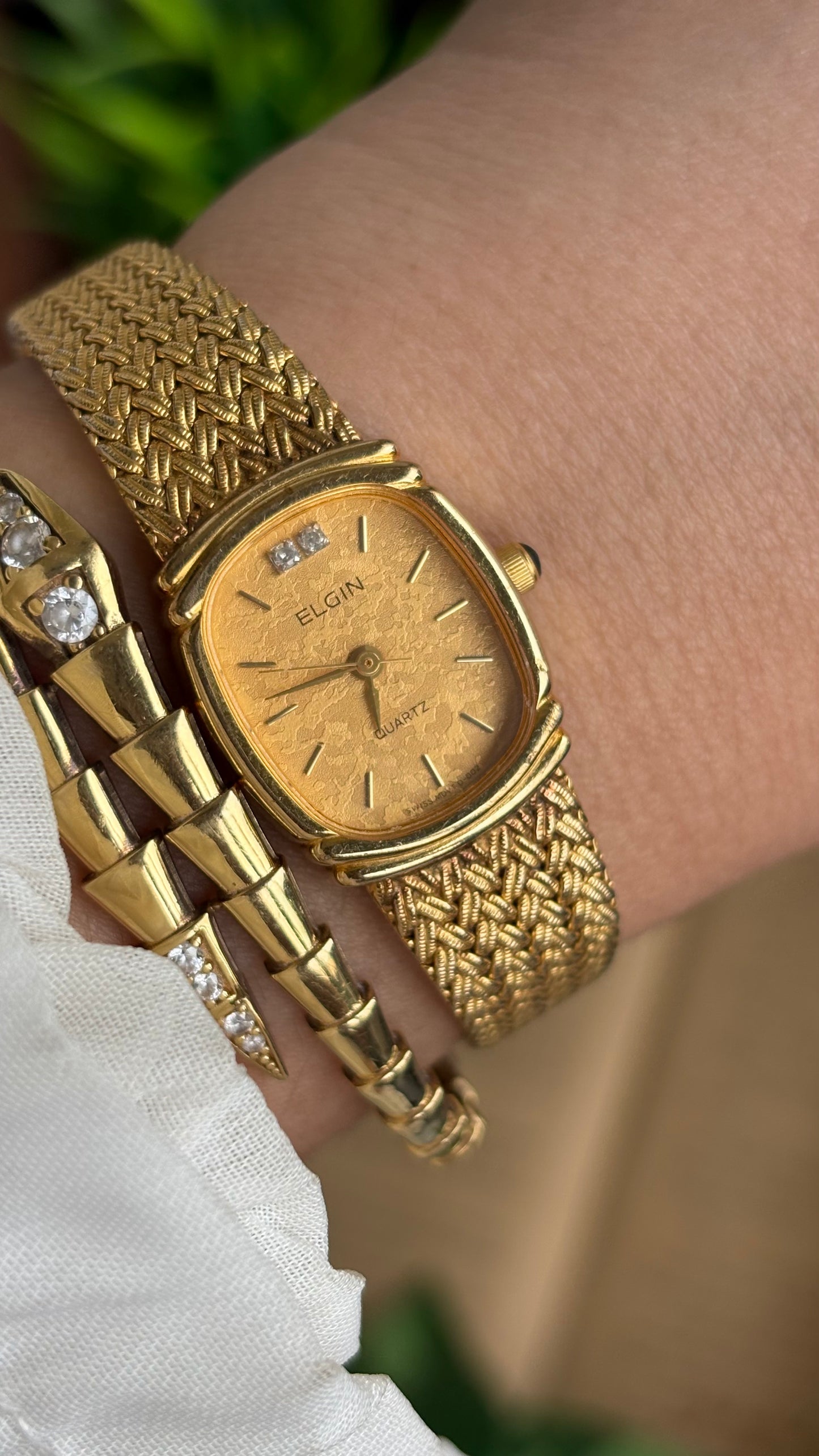 Vintage Elgin Watch in Gold Tone Rare Dial Design