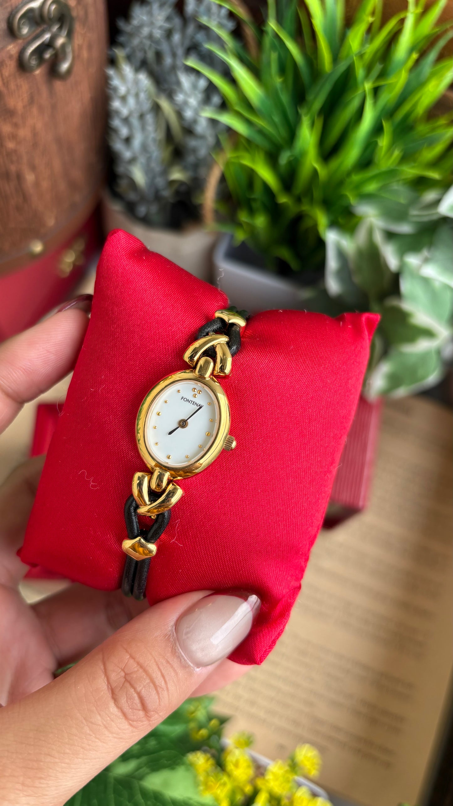 Vintage Fontenay Parisian Luxury Watch in Gold Tone Black Thin Leather Straps