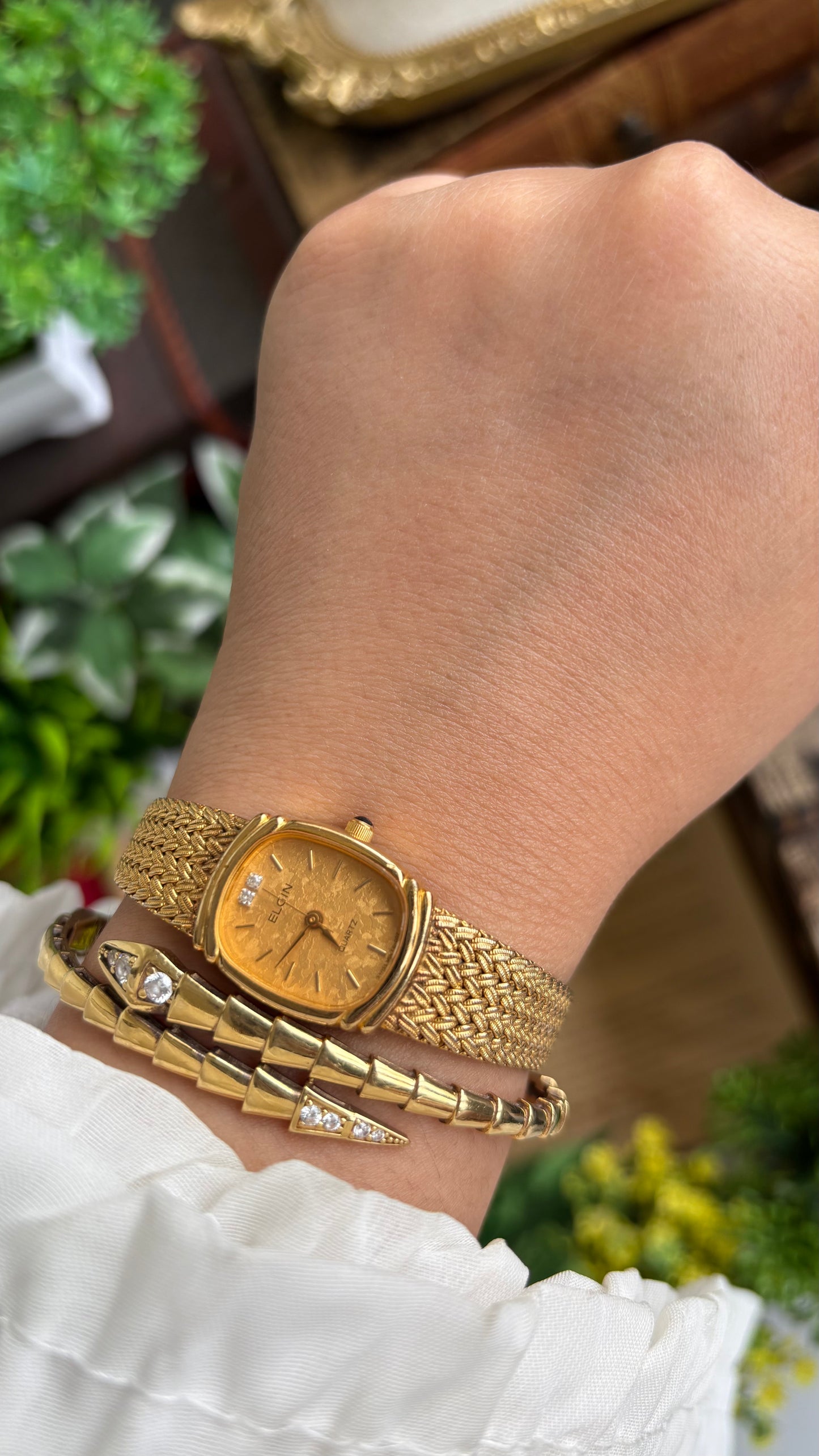 Vintage Elgin Watch in Gold Tone Rare Dial Design