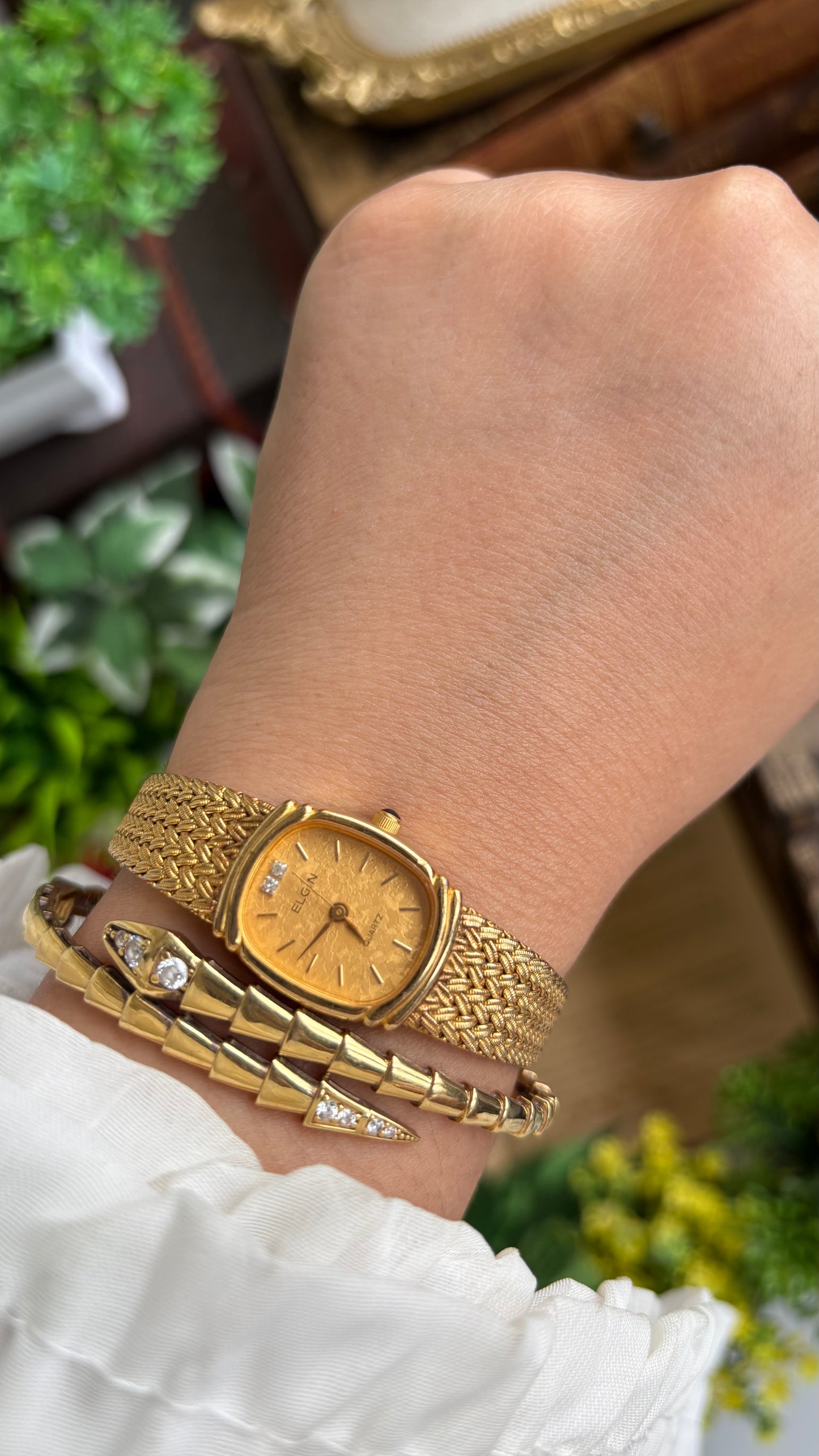 Vintage Elgin Watch in Gold Tone Rare Dial Design