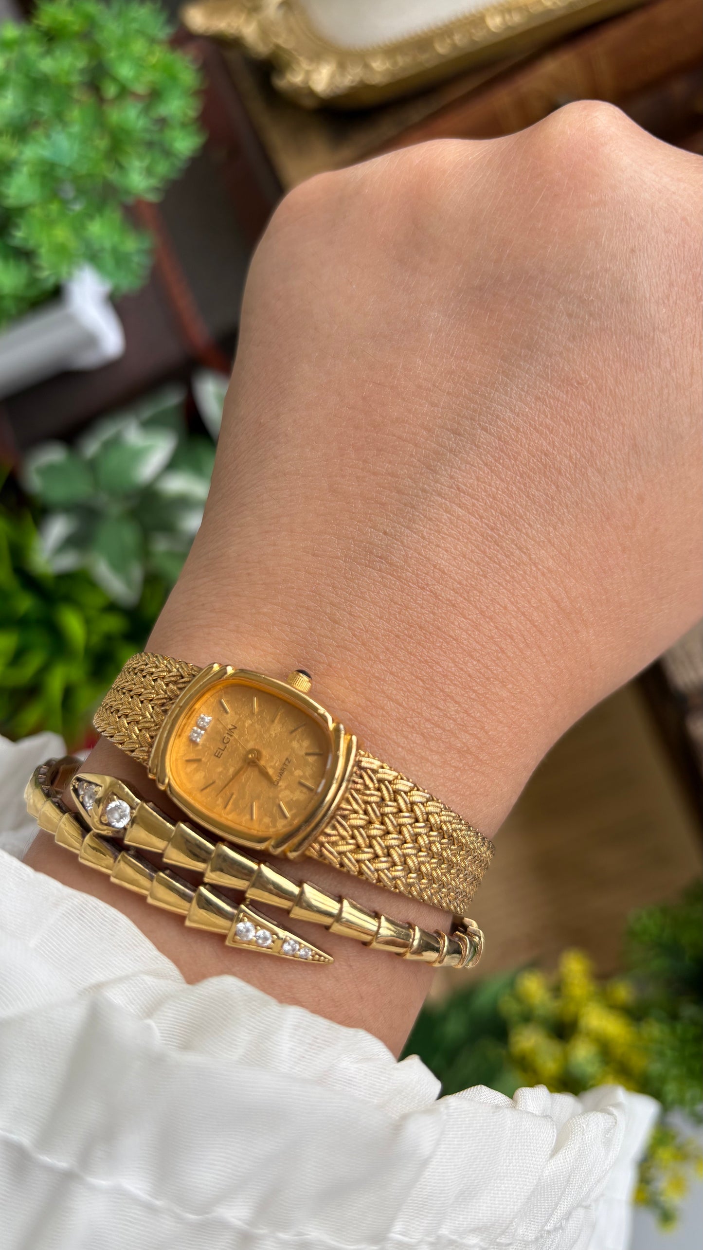 Vintage Elgin Watch in Gold Tone Rare Dial Design
