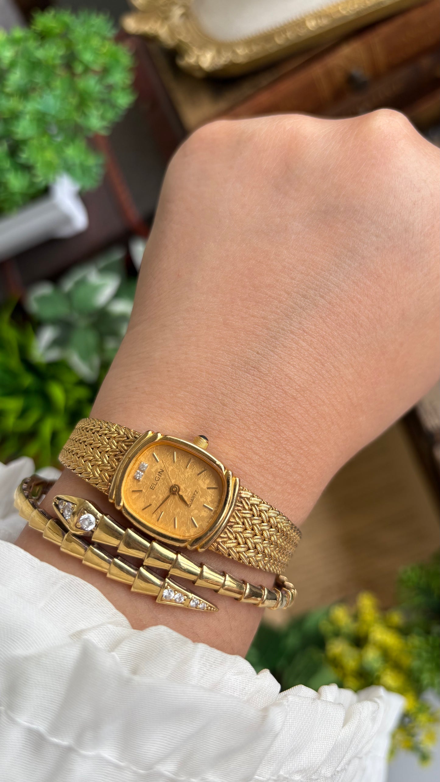 Vintage Elgin Watch in Gold Tone Rare Dial Design