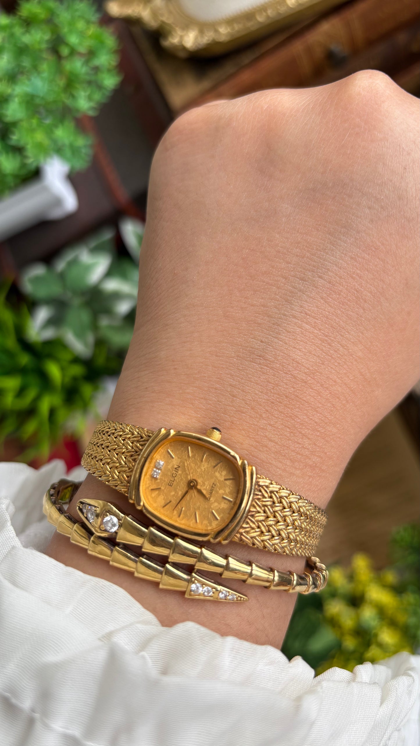 Vintage Elgin Watch in Gold Tone Rare Dial Design