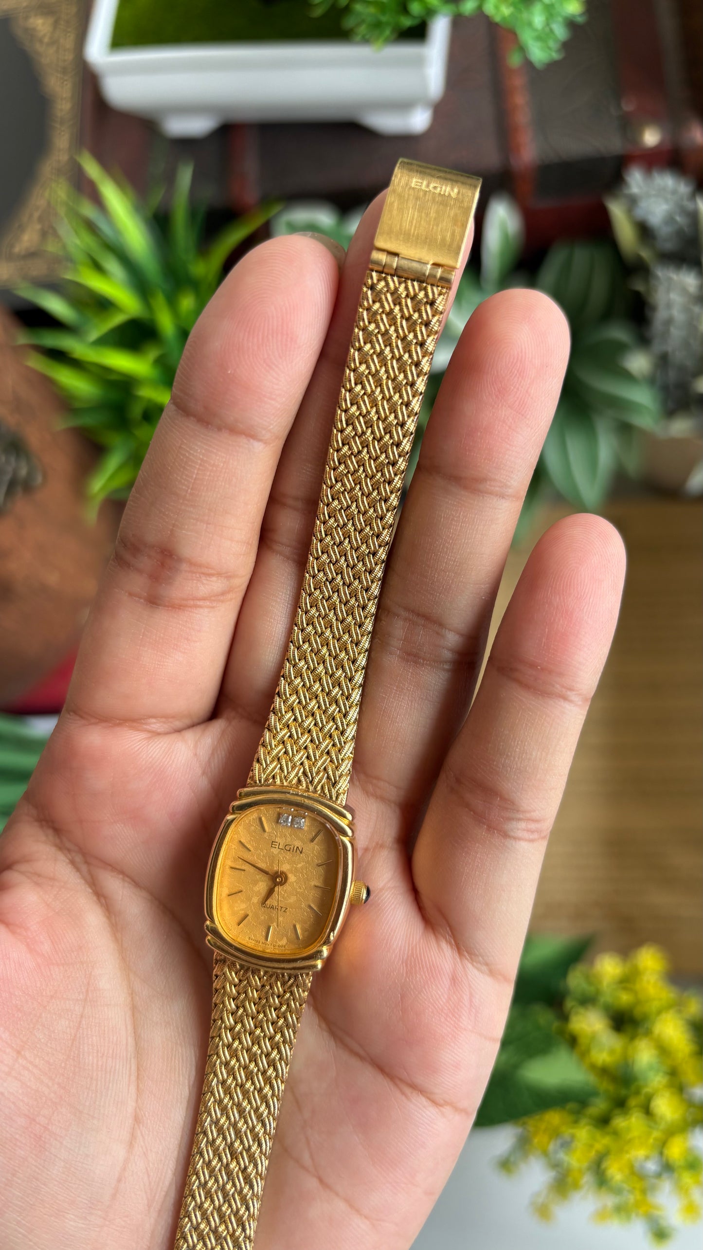 Vintage Elgin Watch in Gold Tone Rare Dial Design