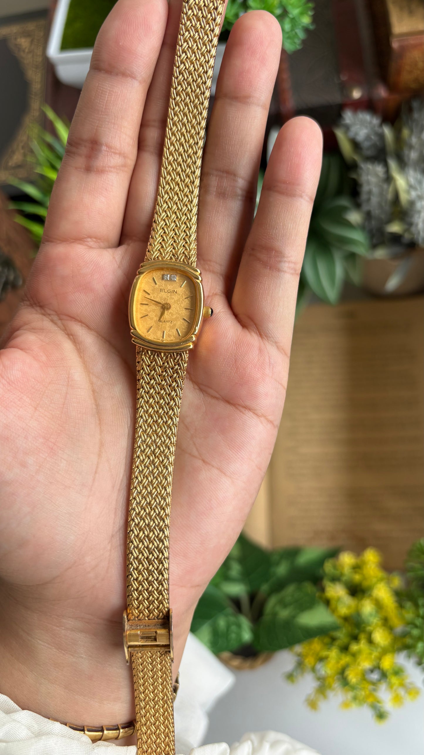Vintage Elgin Watch in Gold Tone Rare Dial Design