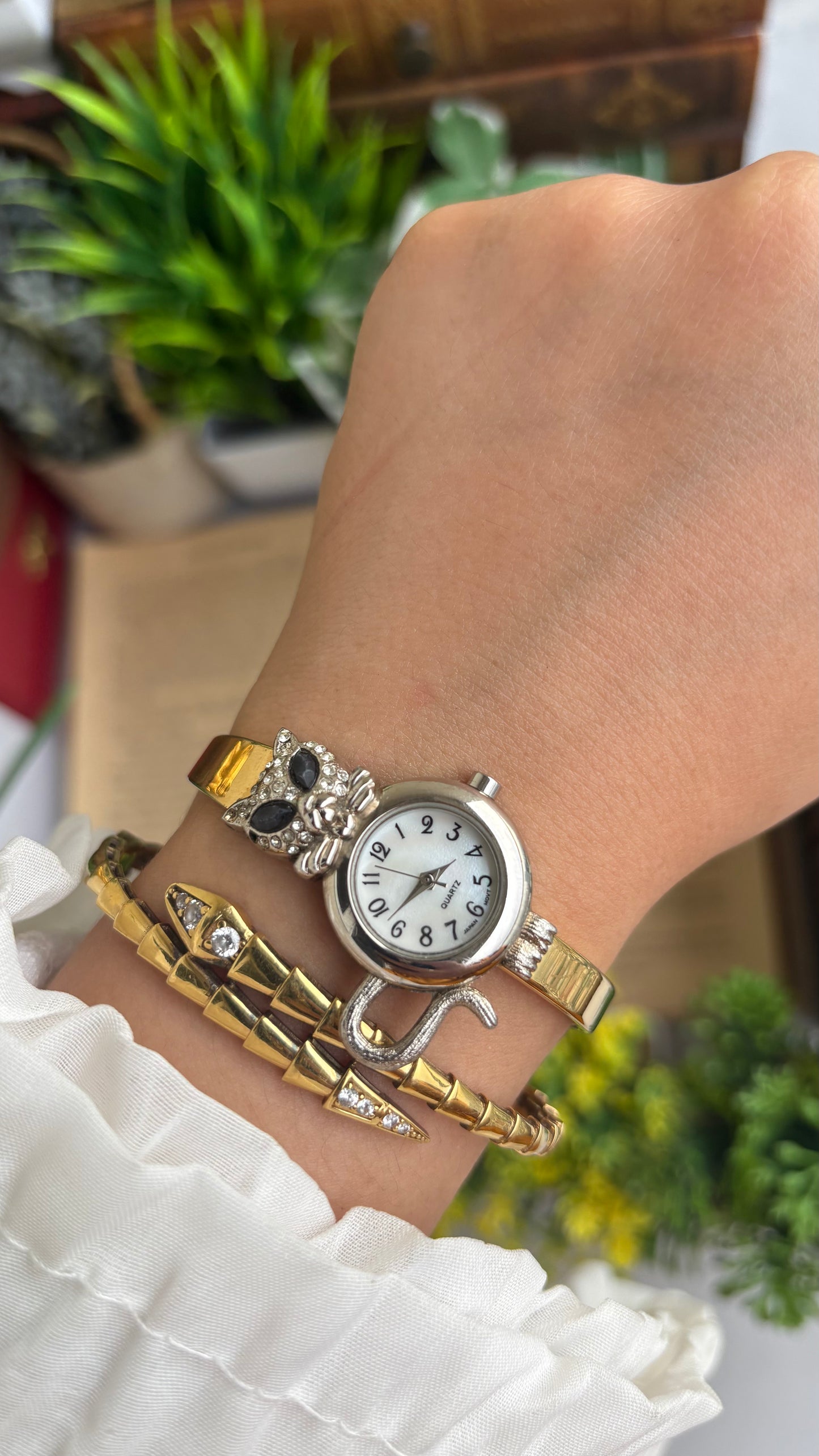 Extremely Rare Vintage Cat Watch Watch in Gold Tone Pearl Dial