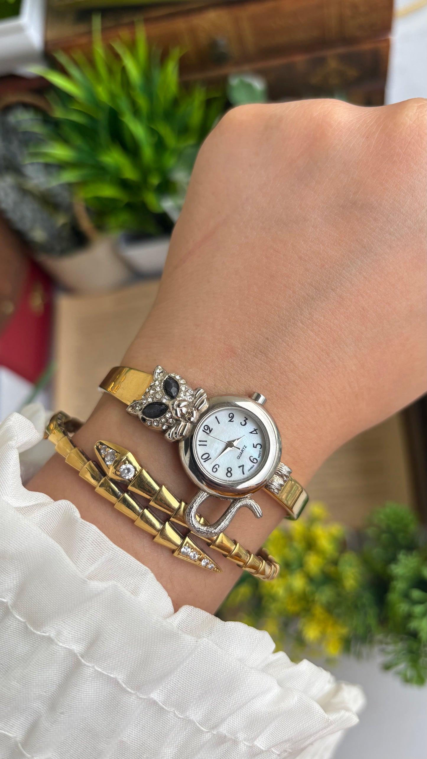Extremely Rare Vintage Cat Watch Watch in Gold Tone Pearl Dial