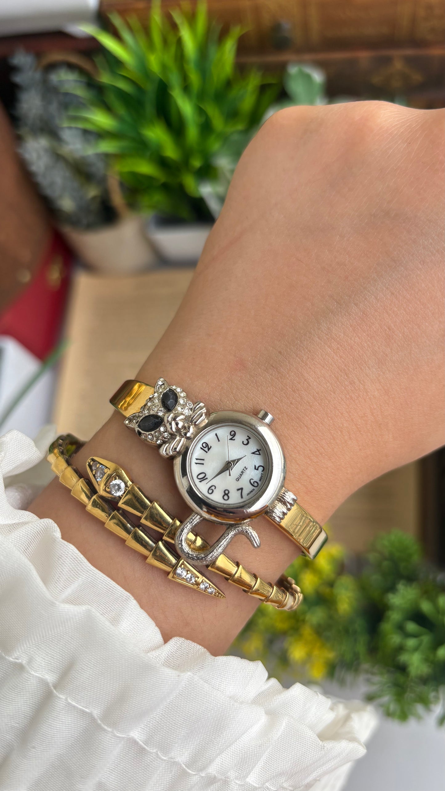 Extremely Rare Vintage Cat Watch Watch in Gold Tone Pearl Dial