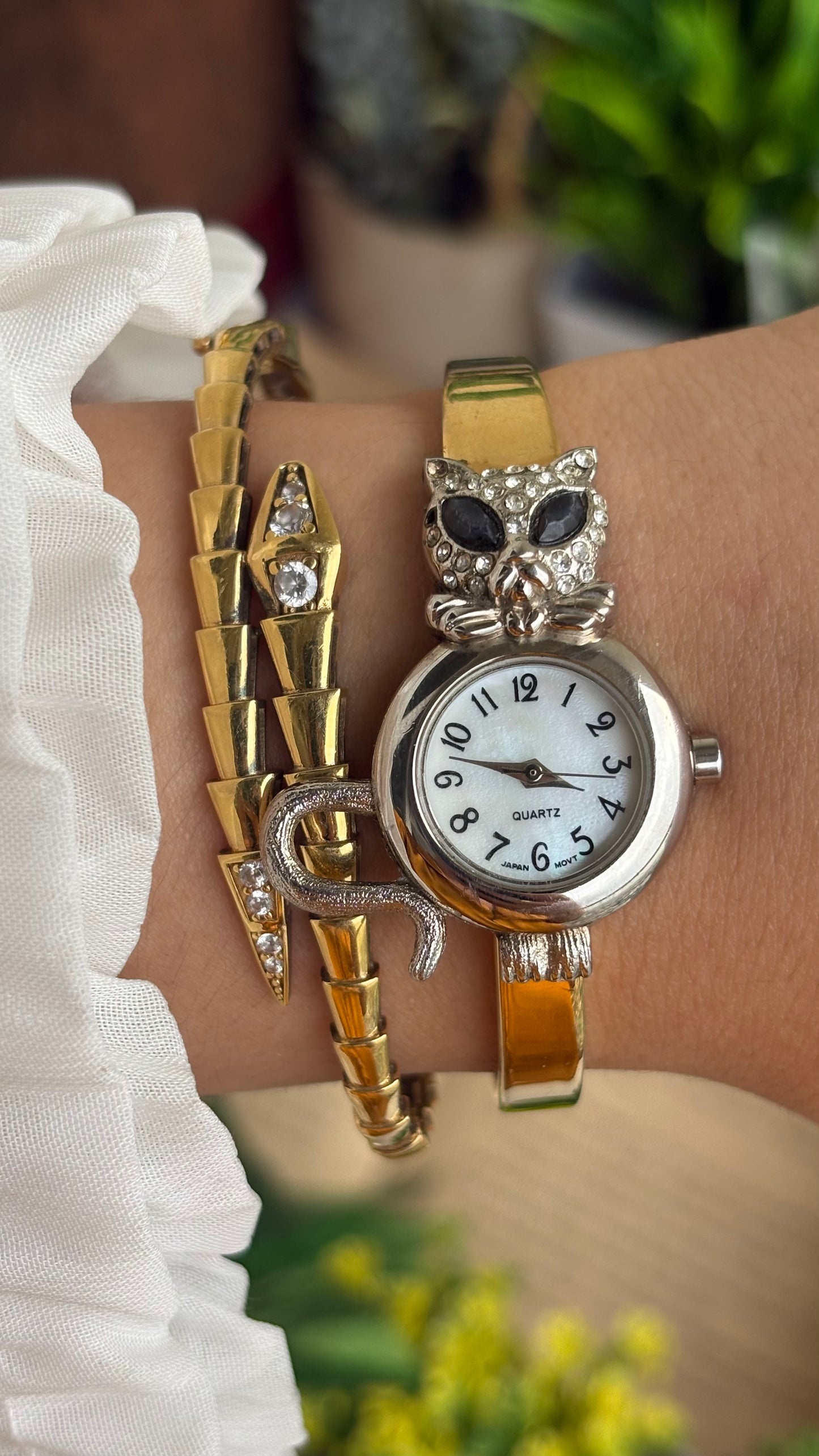 Extremely Rare Vintage Cat Watch Watch in Gold Tone Pearl Dial