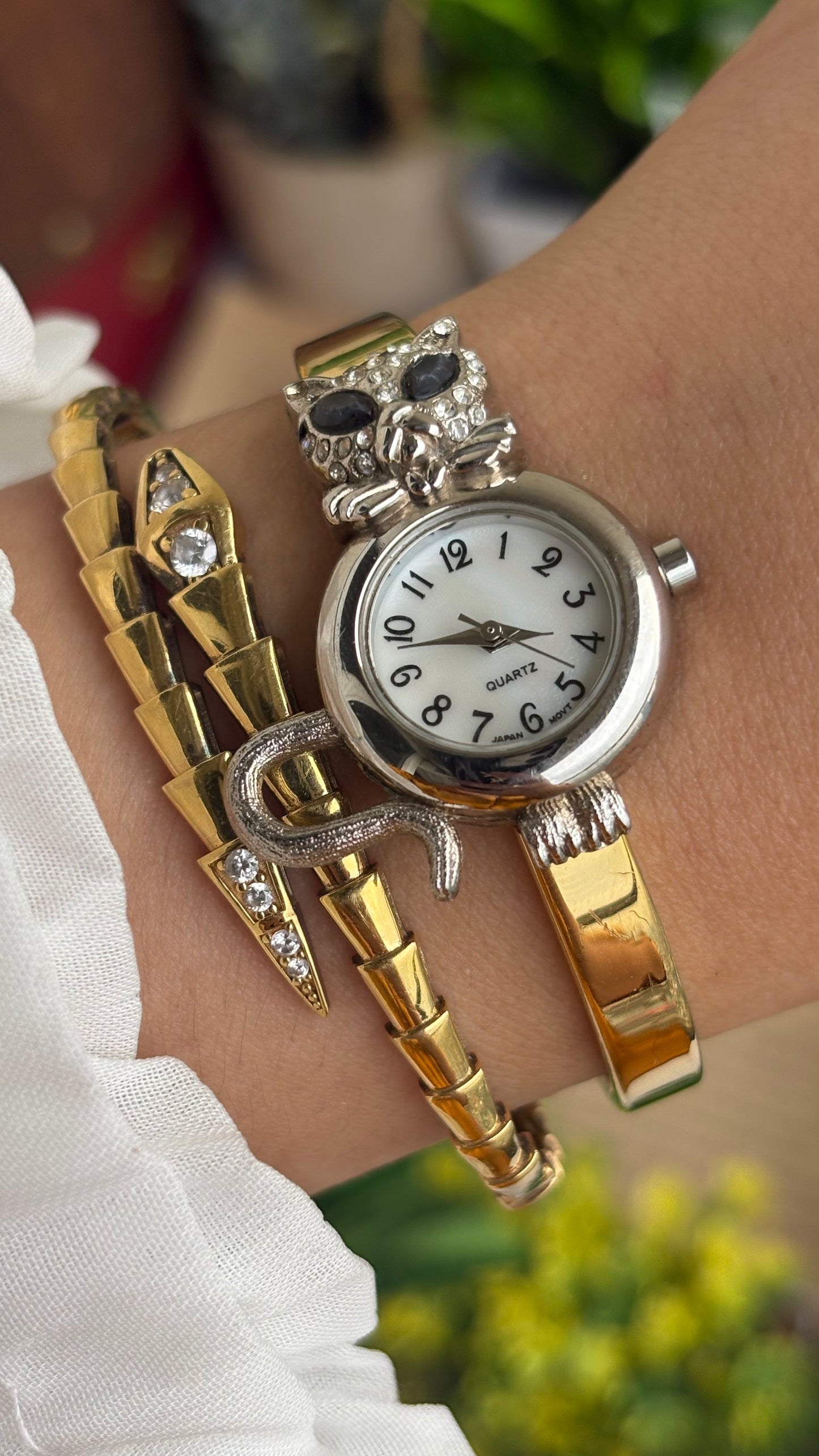 Extremely Rare Vintage Cat Watch Watch in Gold Tone Pearl Dial