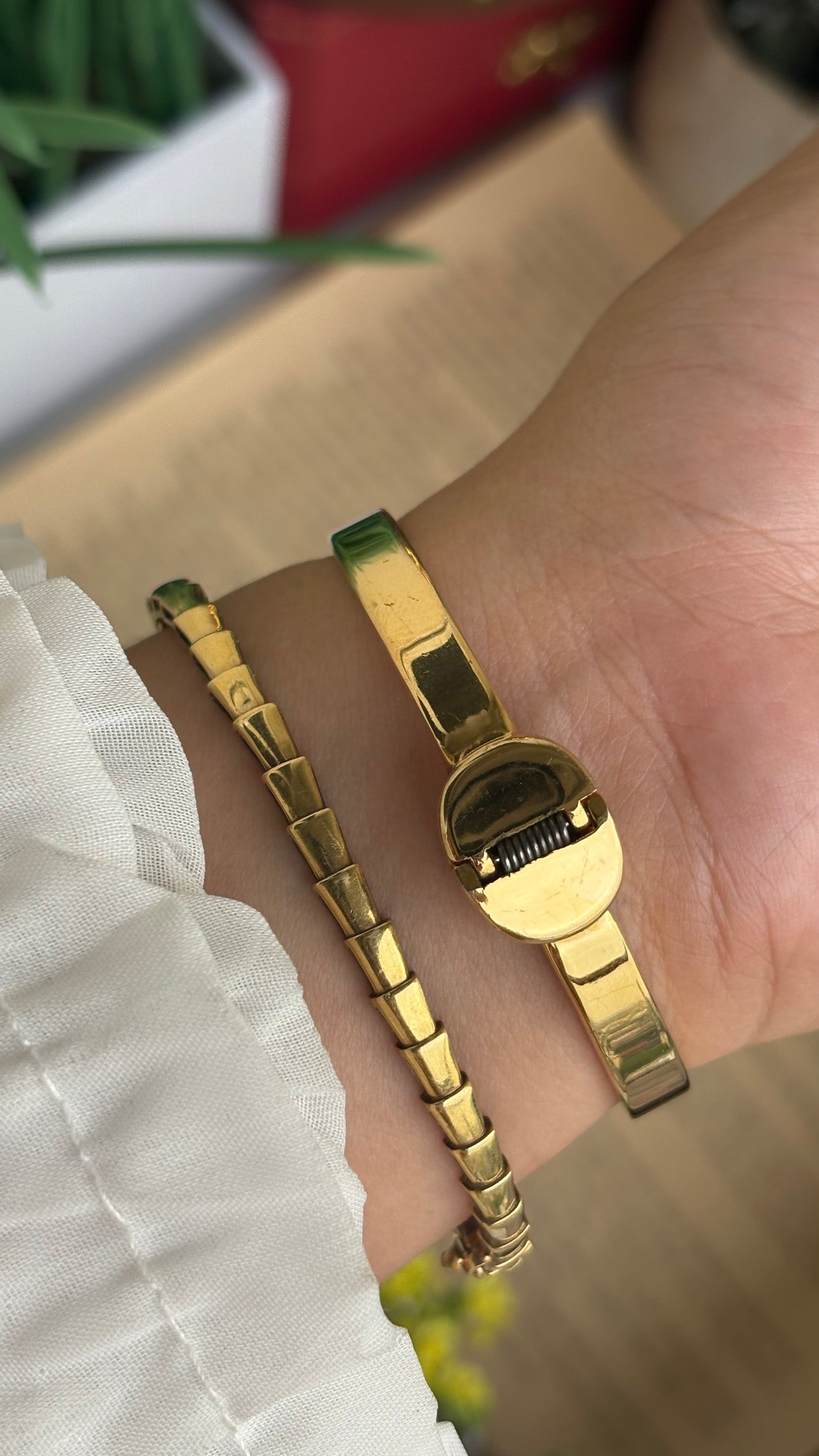 Extremely Rare Vintage Cat Watch Watch in Gold Tone Pearl Dial
