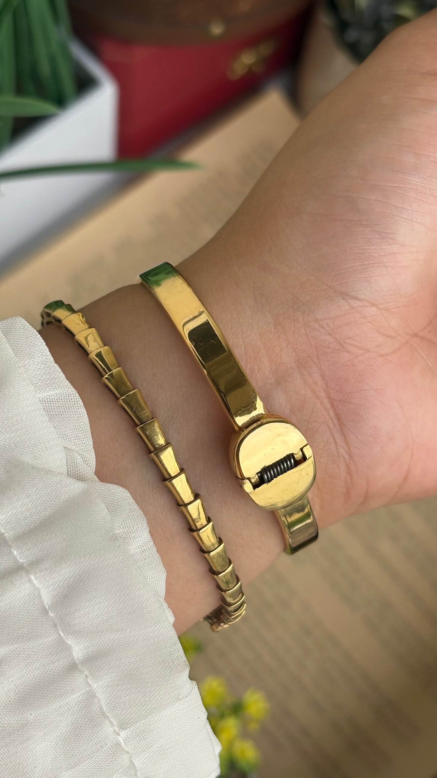 Extremely Rare Vintage Cat Watch Watch in Gold Tone Pearl Dial