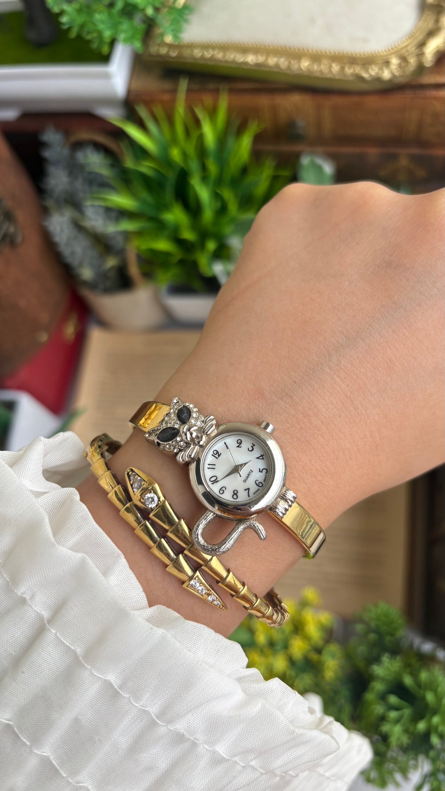 Extremely Rare Vintage Cat Watch Watch in Gold Tone Pearl Dial