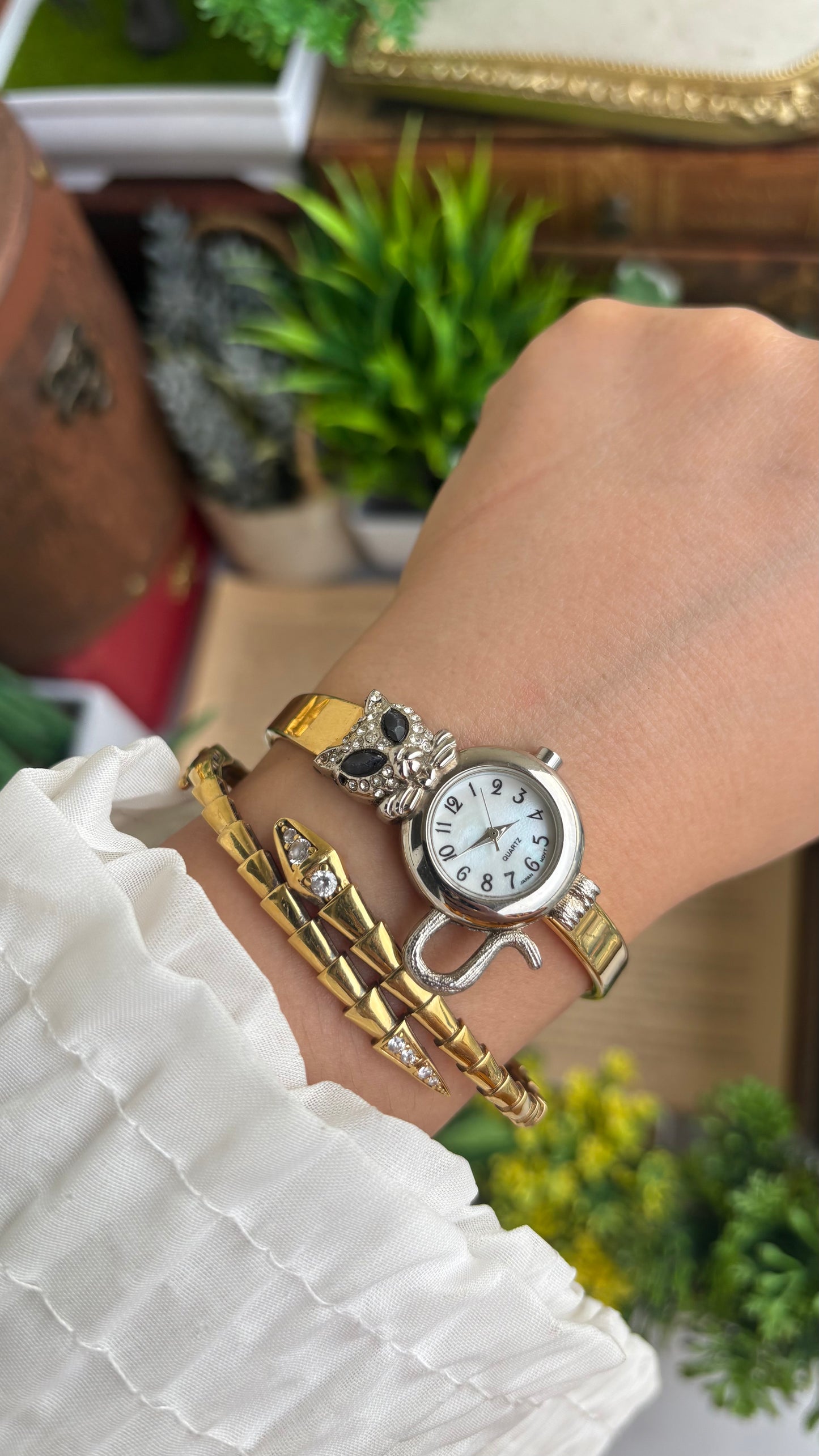 Extremely Rare Vintage Cat Watch Watch in Gold Tone Pearl Dial