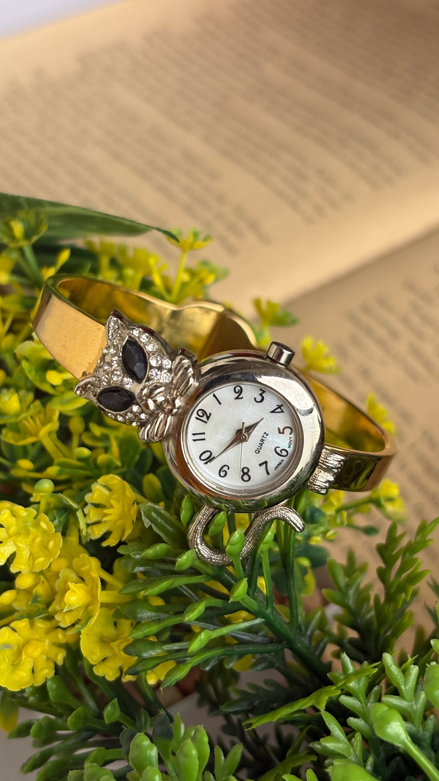 Extremely Rare Vintage Cat Watch Watch in Gold Tone Pearl Dial