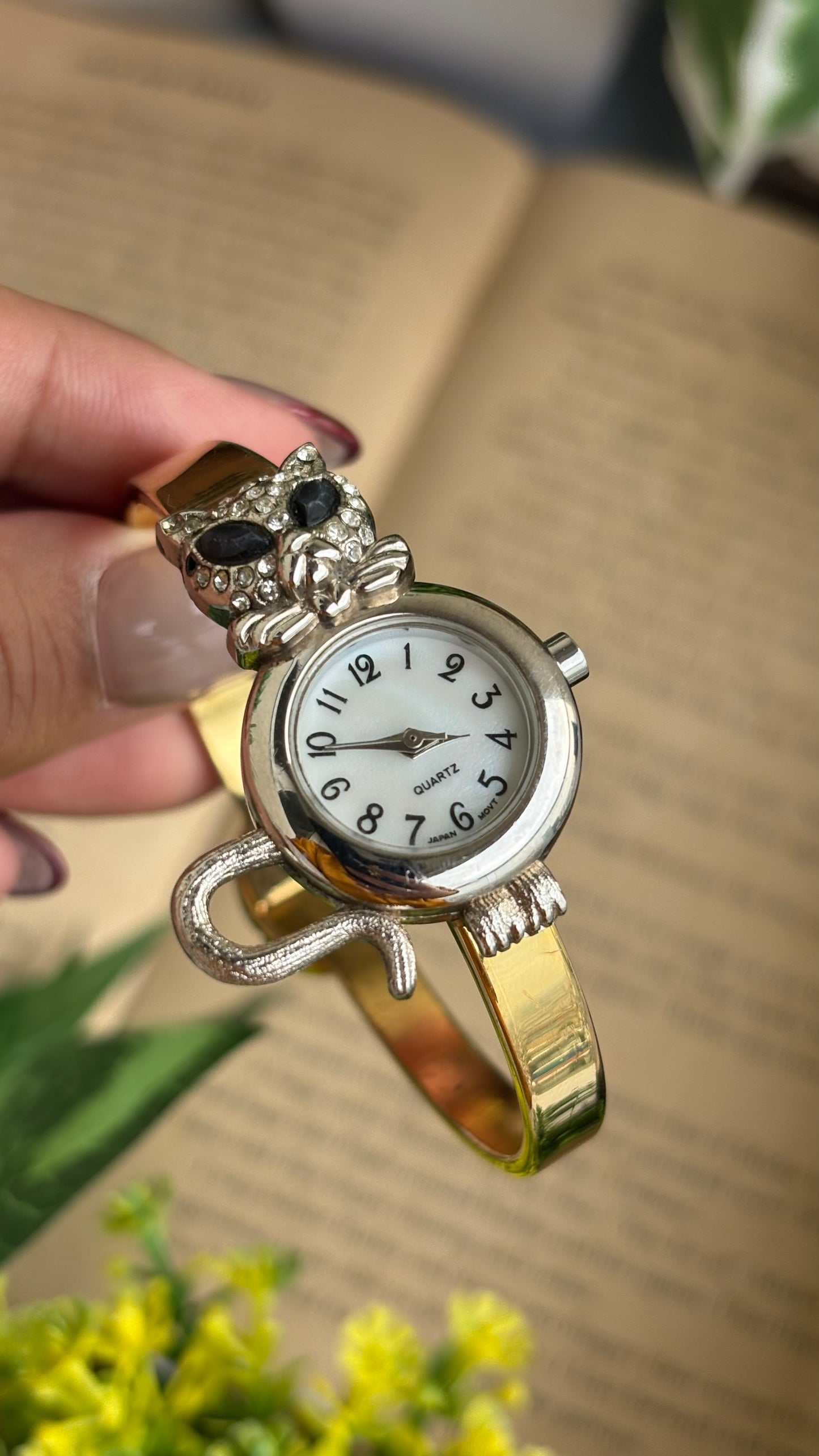 Extremely Rare Vintage Cat Watch Watch in Gold Tone Pearl Dial