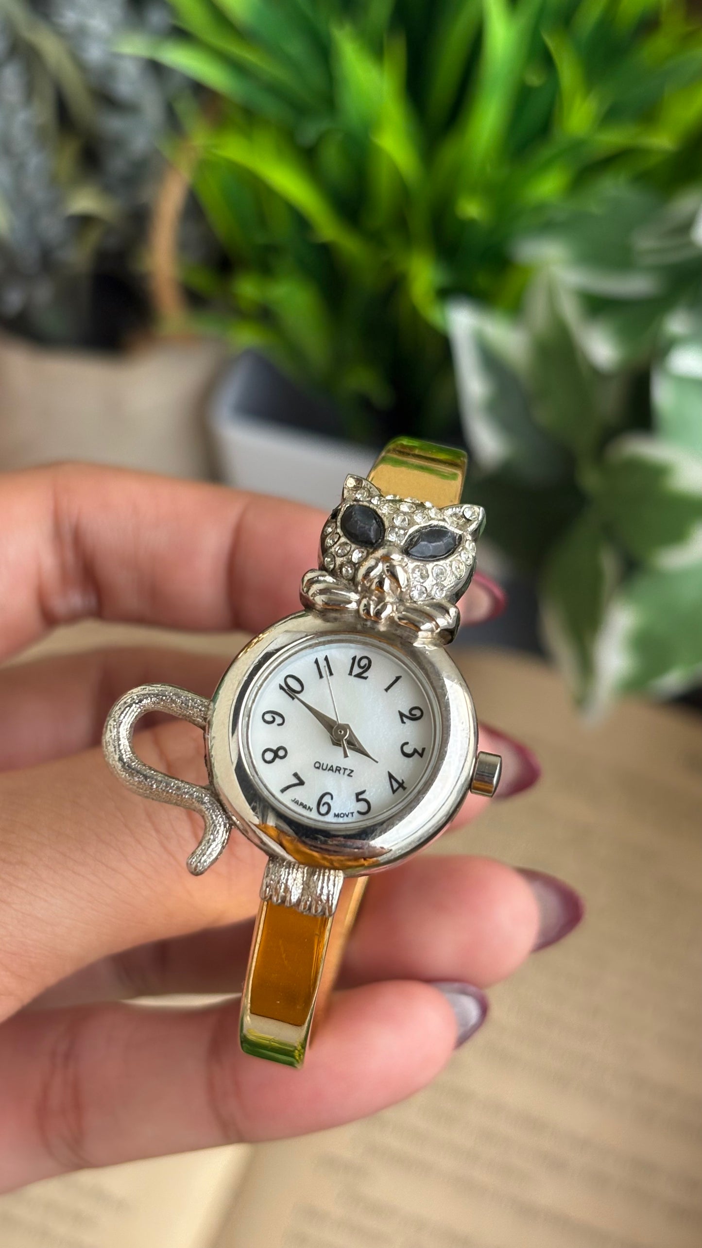 Extremely Rare Vintage Cat Watch Watch in Gold Tone Pearl Dial