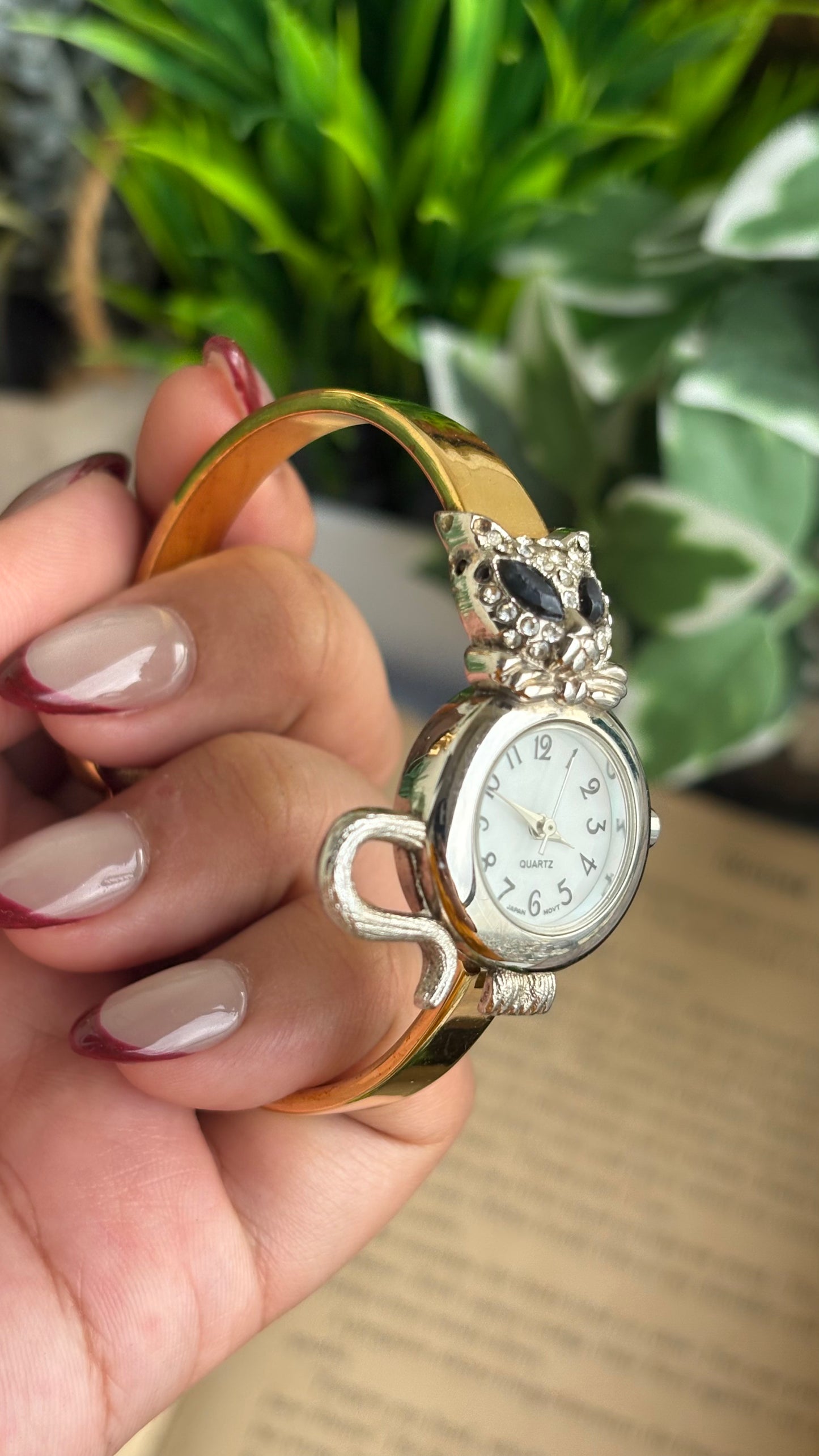 Extremely Rare Vintage Cat Watch Watch in Gold Tone Pearl Dial