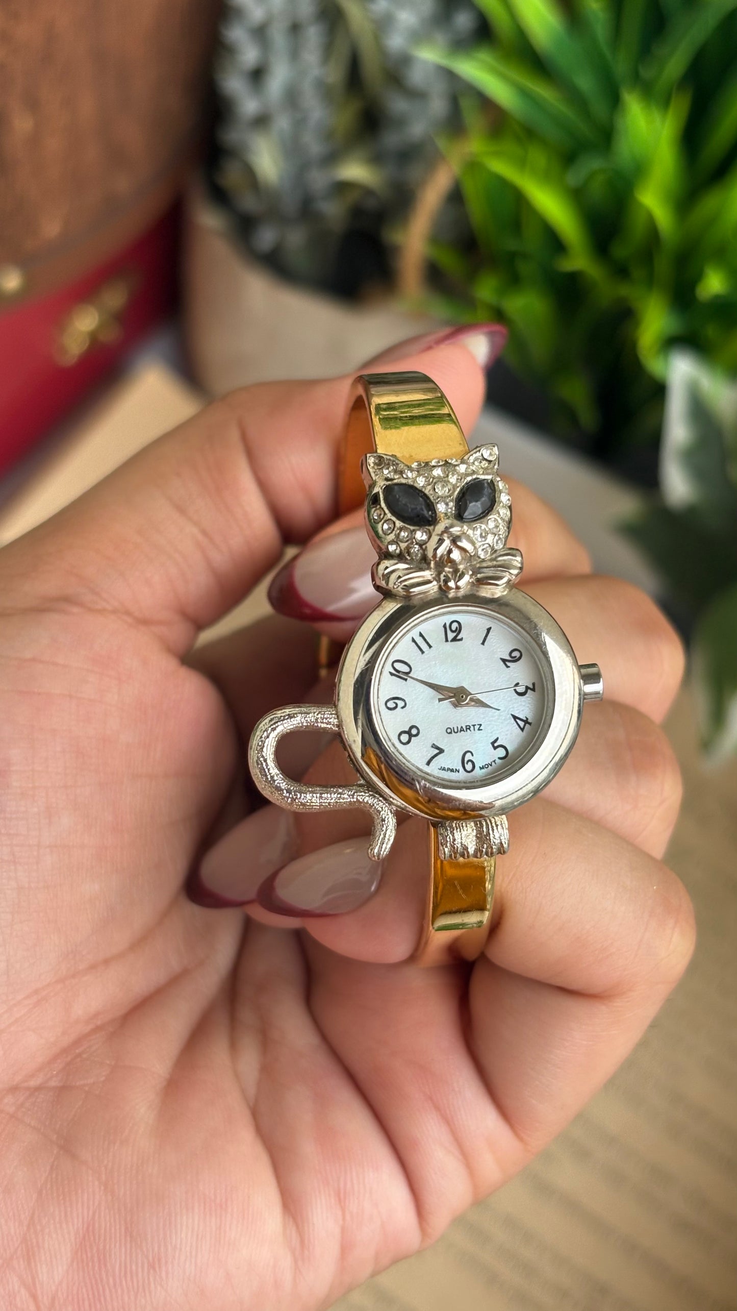 Extremely Rare Vintage Cat Watch Watch in Gold Tone Pearl Dial