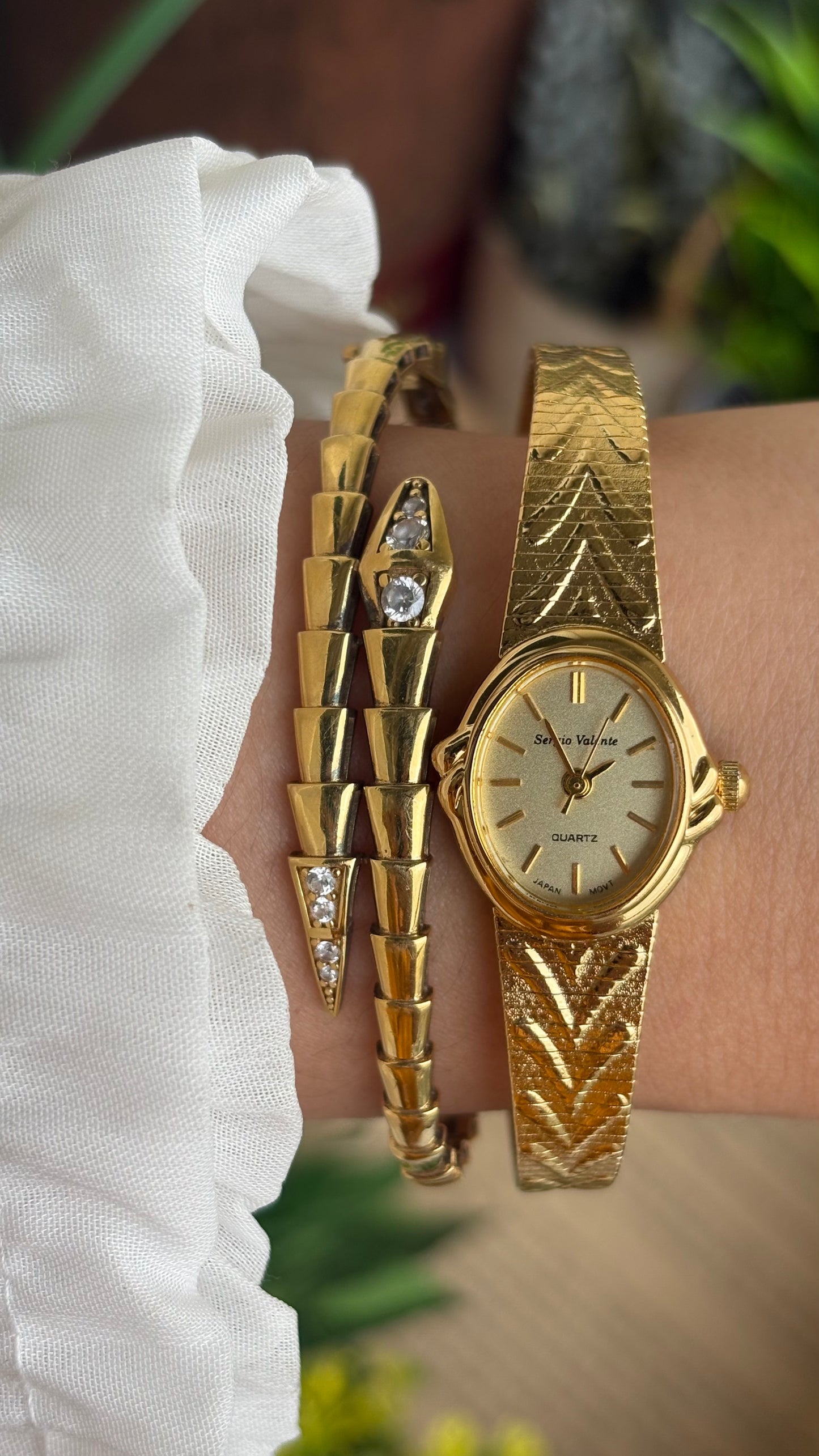 Vintage Sergio Valente Watch in Gold Tone Oval Dial Self-adjust