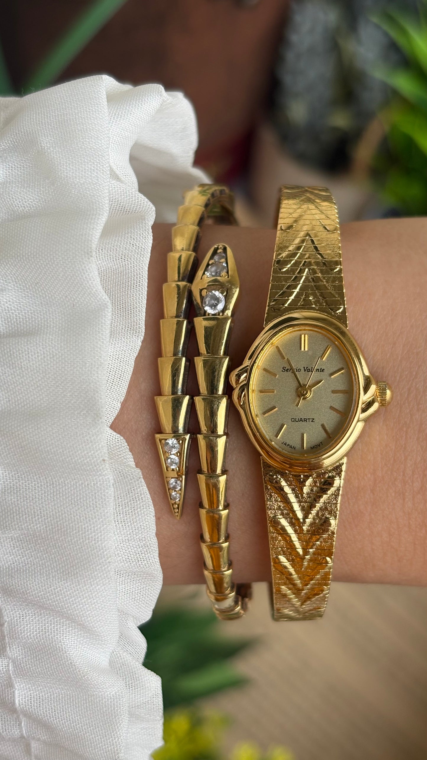 Vintage Sergio Valente Watch in Gold Tone Oval Dial Self-adjust