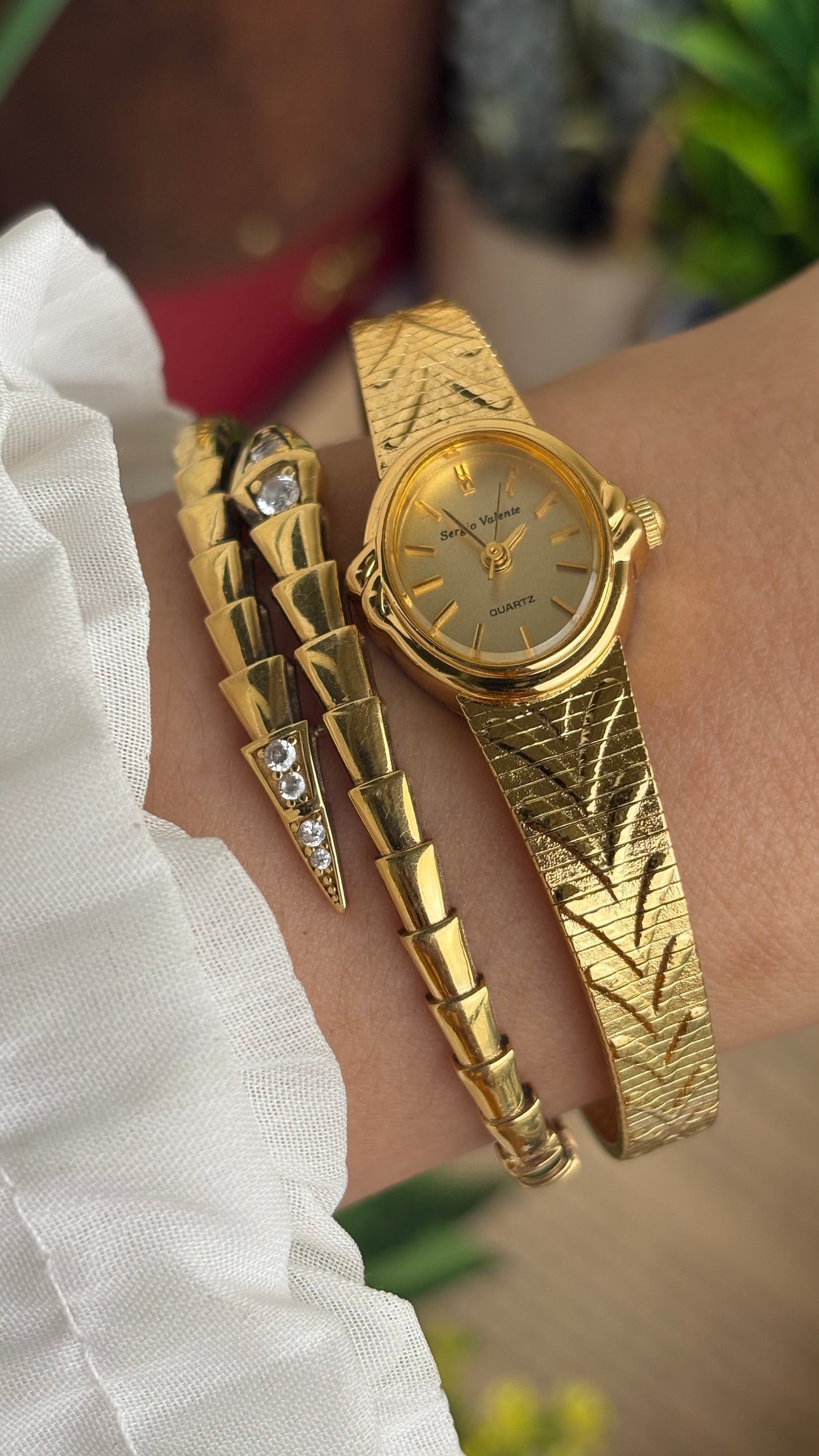 Vintage Sergio Valente Watch in Gold Tone Oval Dial Self-adjust