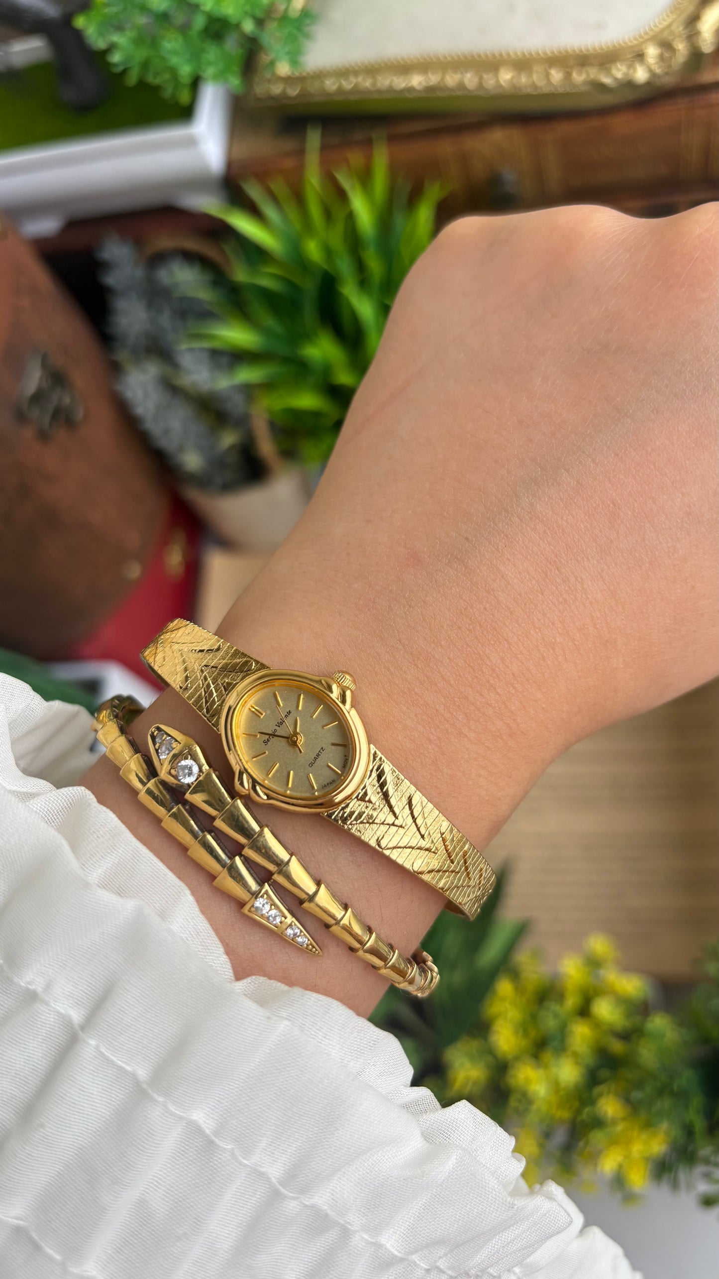 Vintage Sergio Valente Watch in Gold Tone Oval Dial Self-adjust