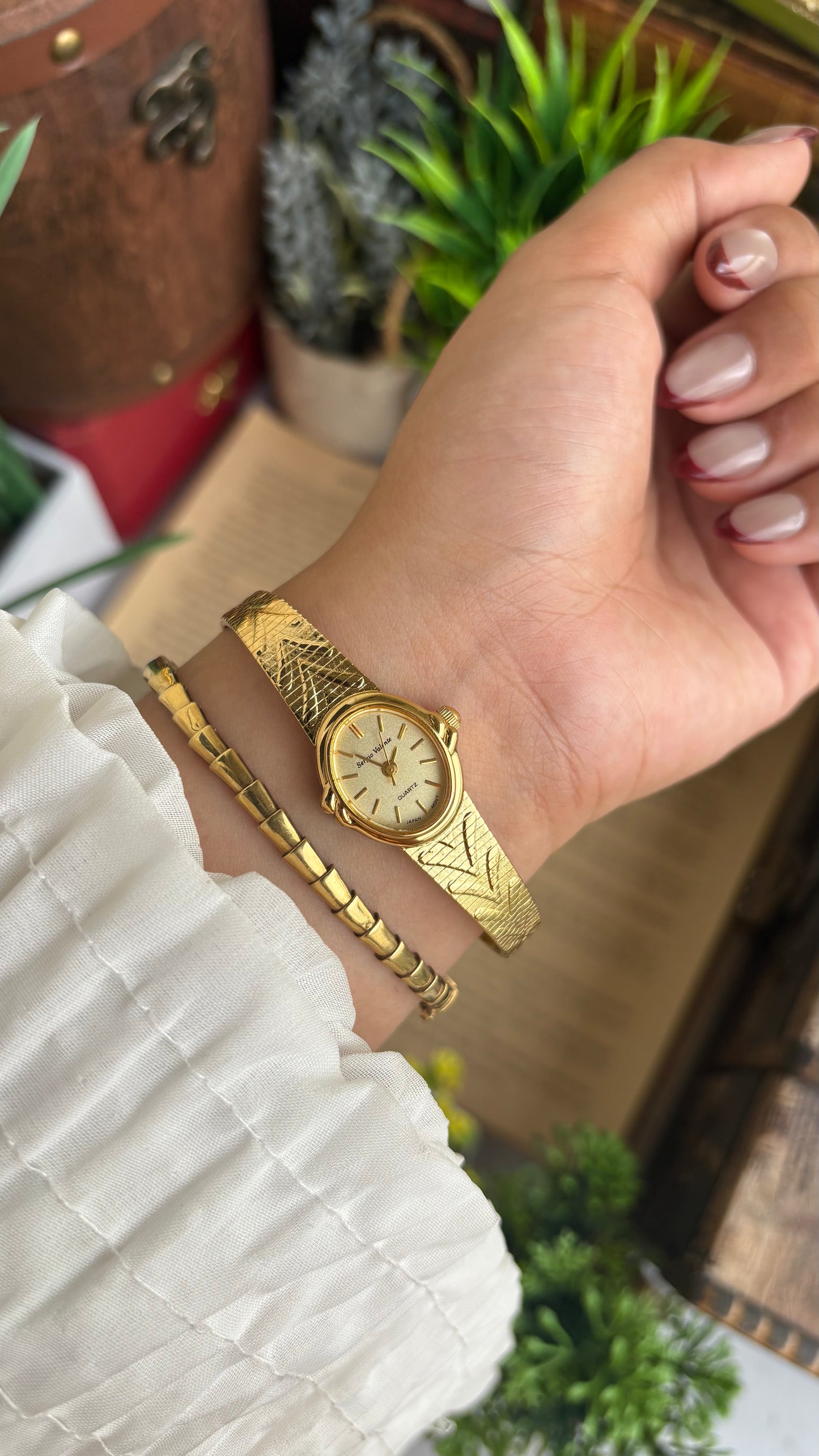 Vintage Sergio Valente Watch in Gold Tone Oval Dial Self-adjust