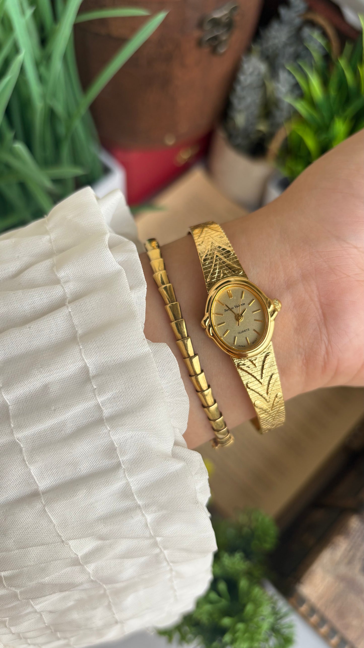 Vintage Sergio Valente Watch in Gold Tone Oval Dial Self-adjust