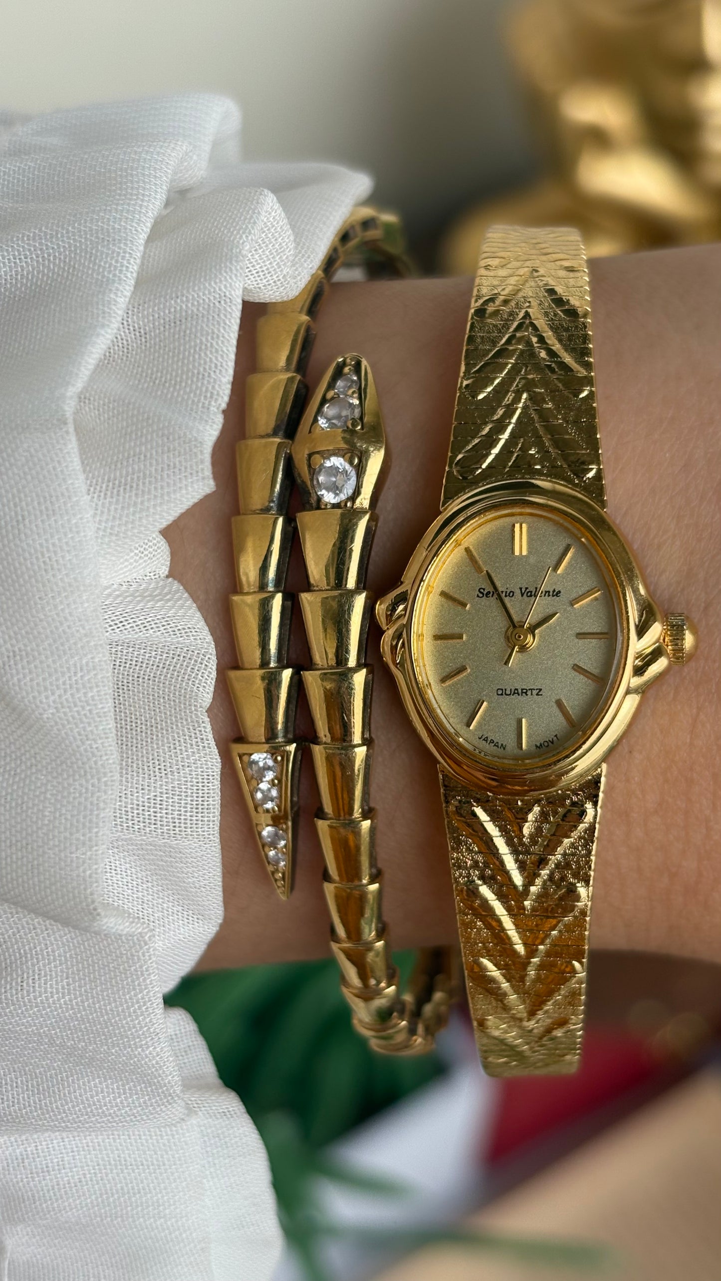 Vintage Sergio Valente Watch in Gold Tone Oval Dial Self-adjust