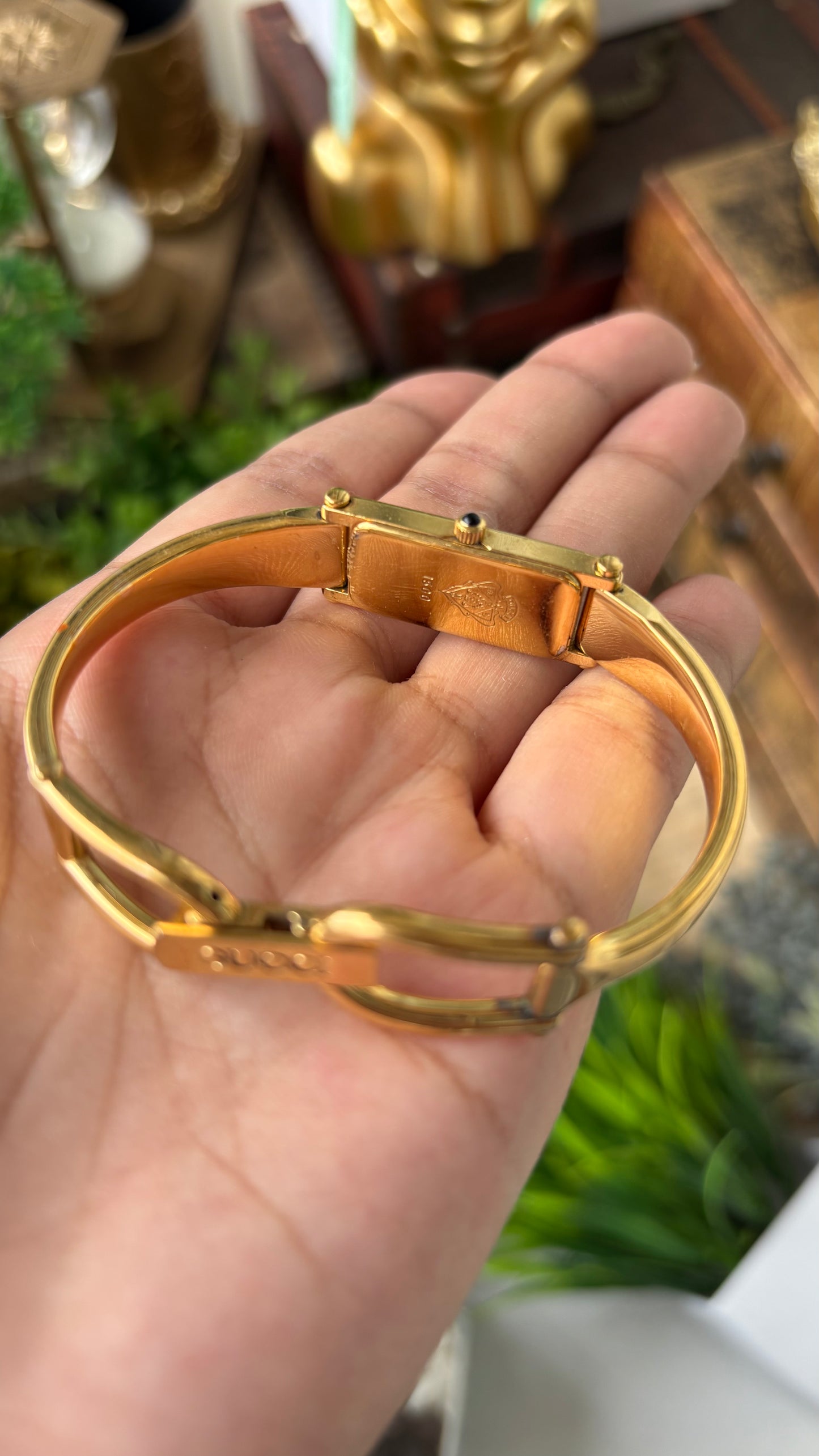 Vintage Gucci Swiss 1500L Bangle Watch in Gold Tone Gold Dial Quartz #00619