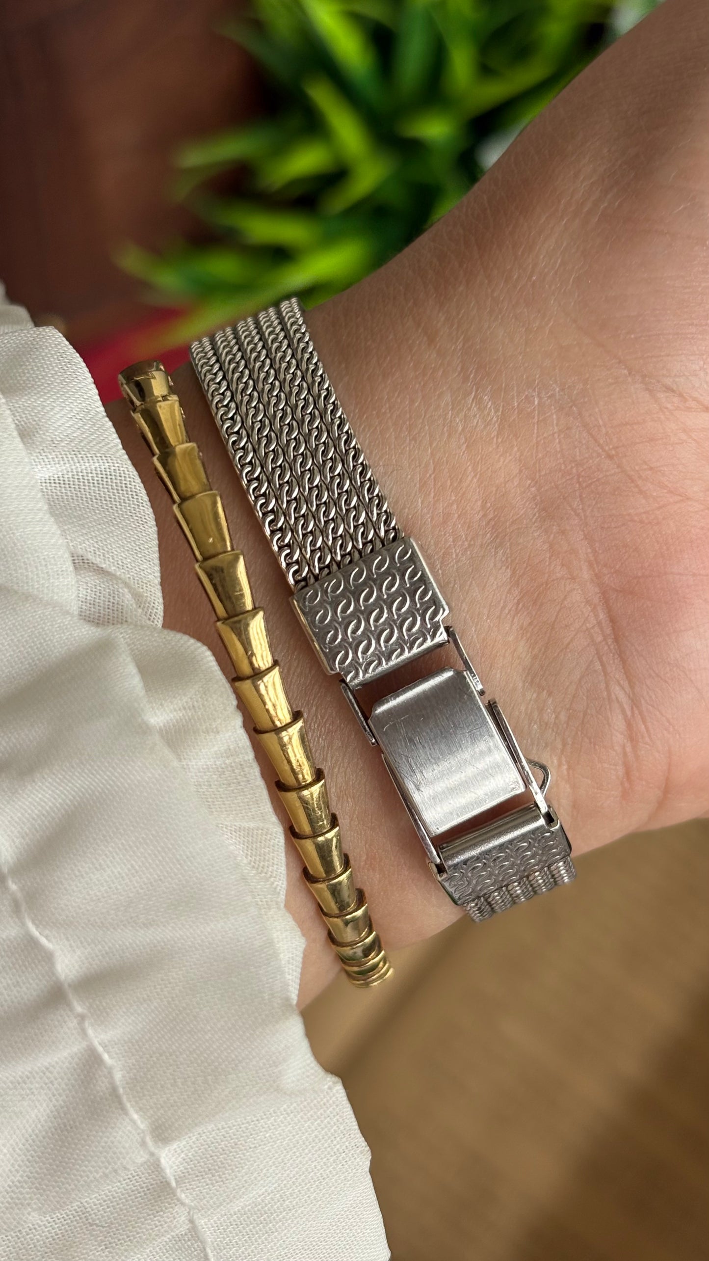 Extremely Rare Vintage Seiko Watch in Silver Tone Braided Style Bracelet