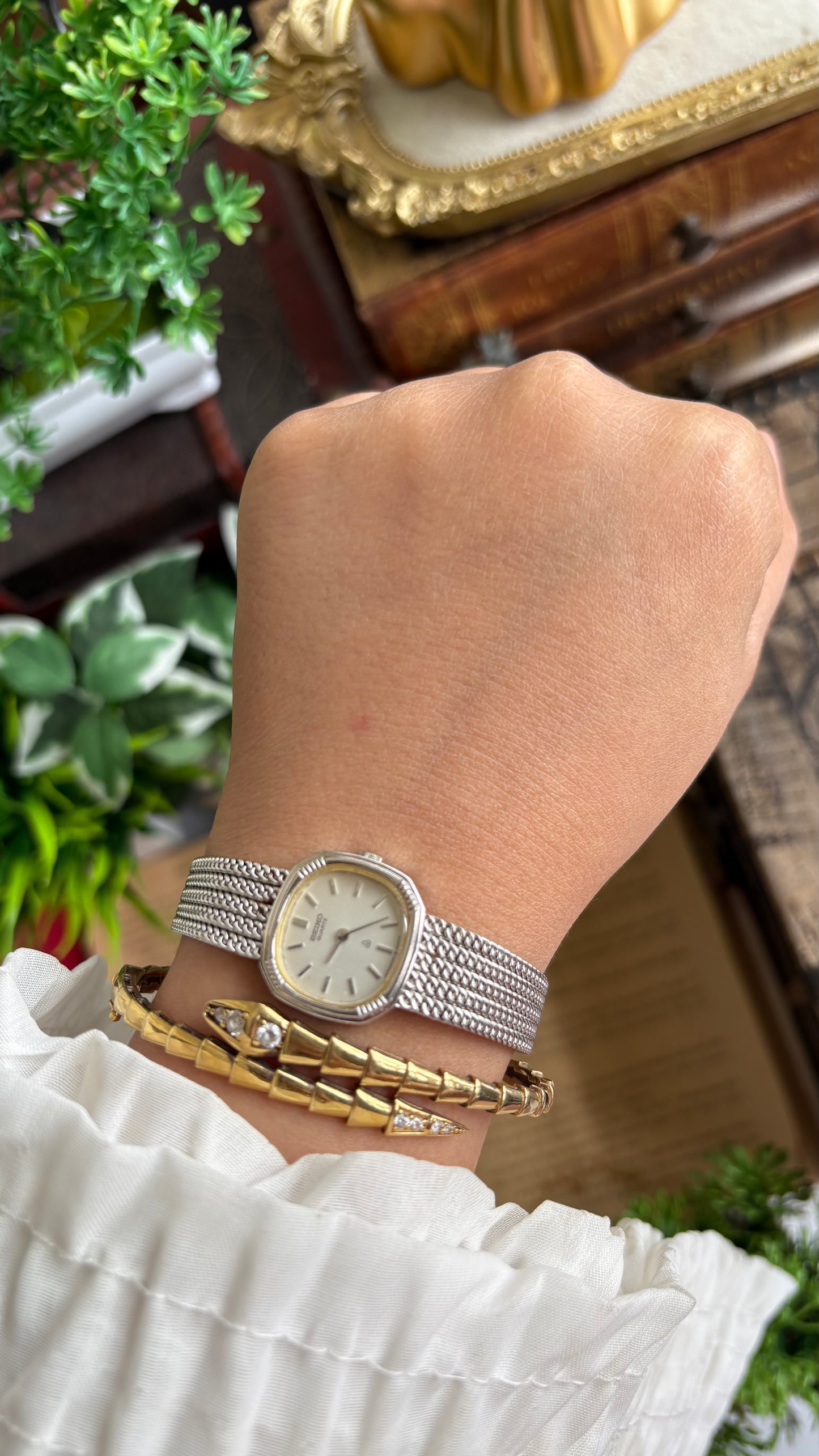 Extremely Rare Vintage Seiko Watch in Silver Tone Braided Style Bracelet
