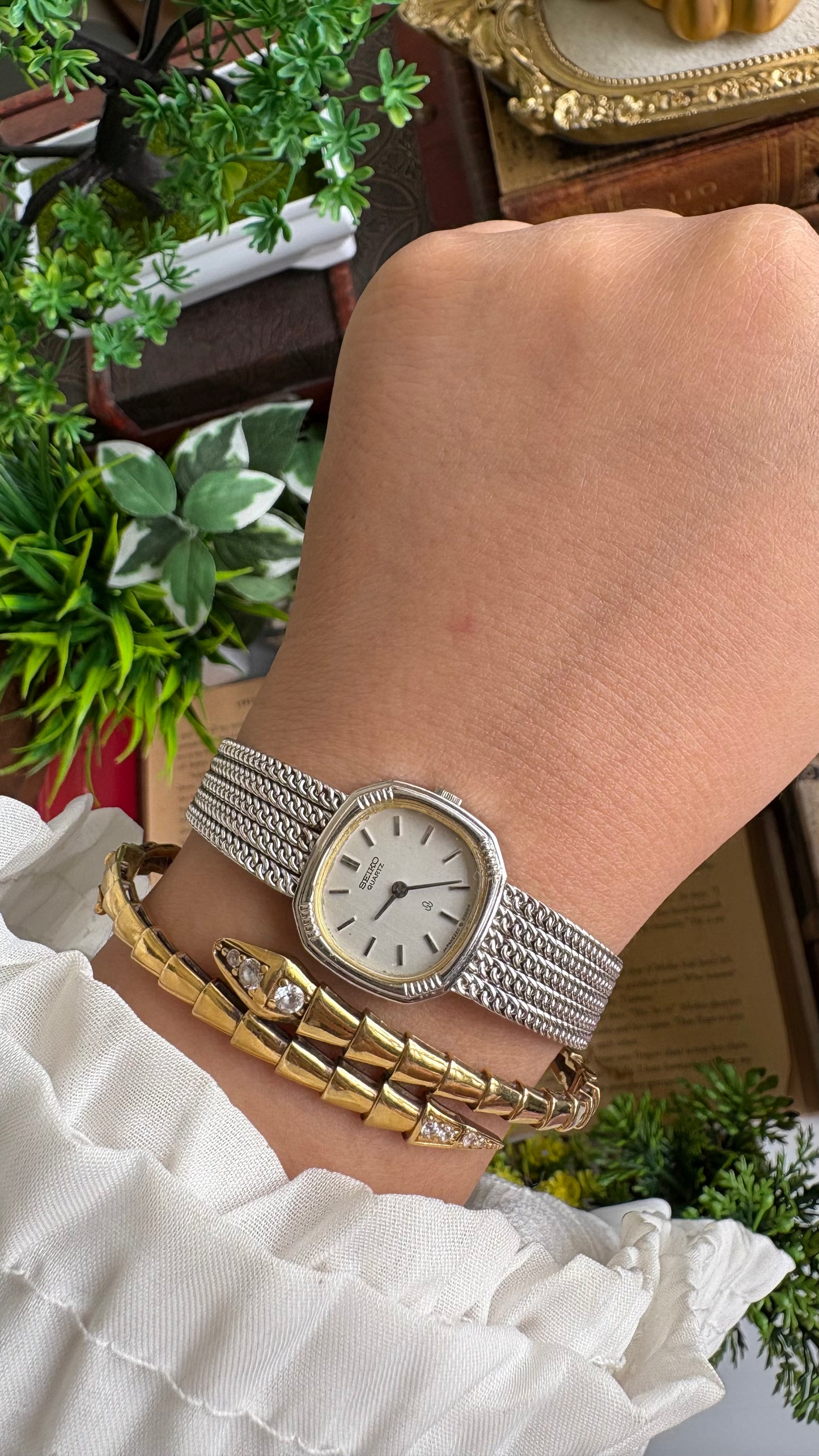 Extremely Rare Vintage Seiko Watch in Silver Tone Braided Style Bracelet