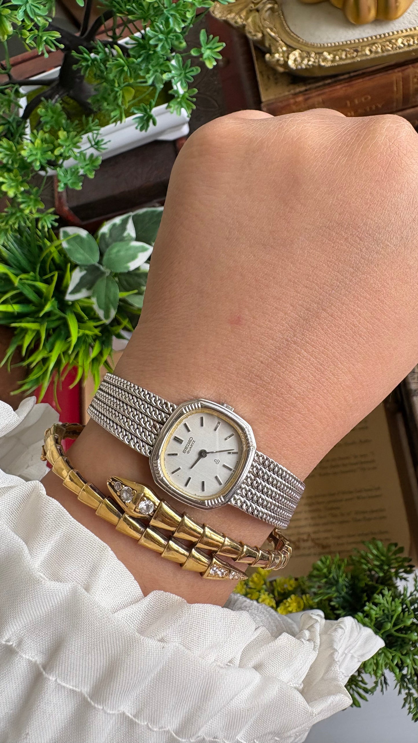 Extremely Rare Vintage Seiko Watch in Silver Tone Braided Style Bracelet
