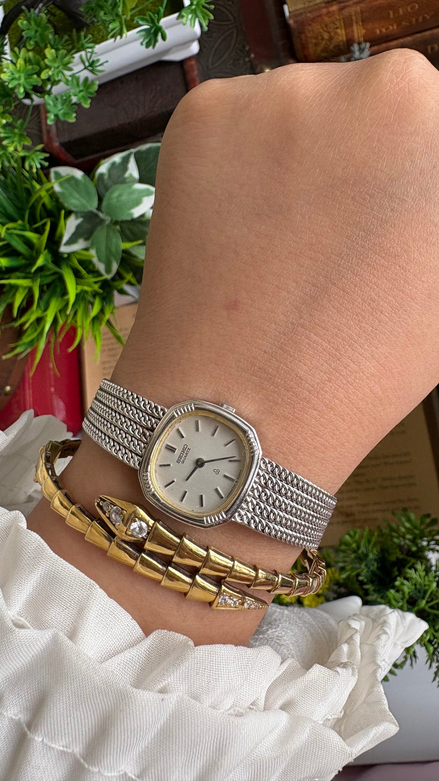 Extremely Rare Vintage Seiko Watch in Silver Tone Braided Style Bracelet