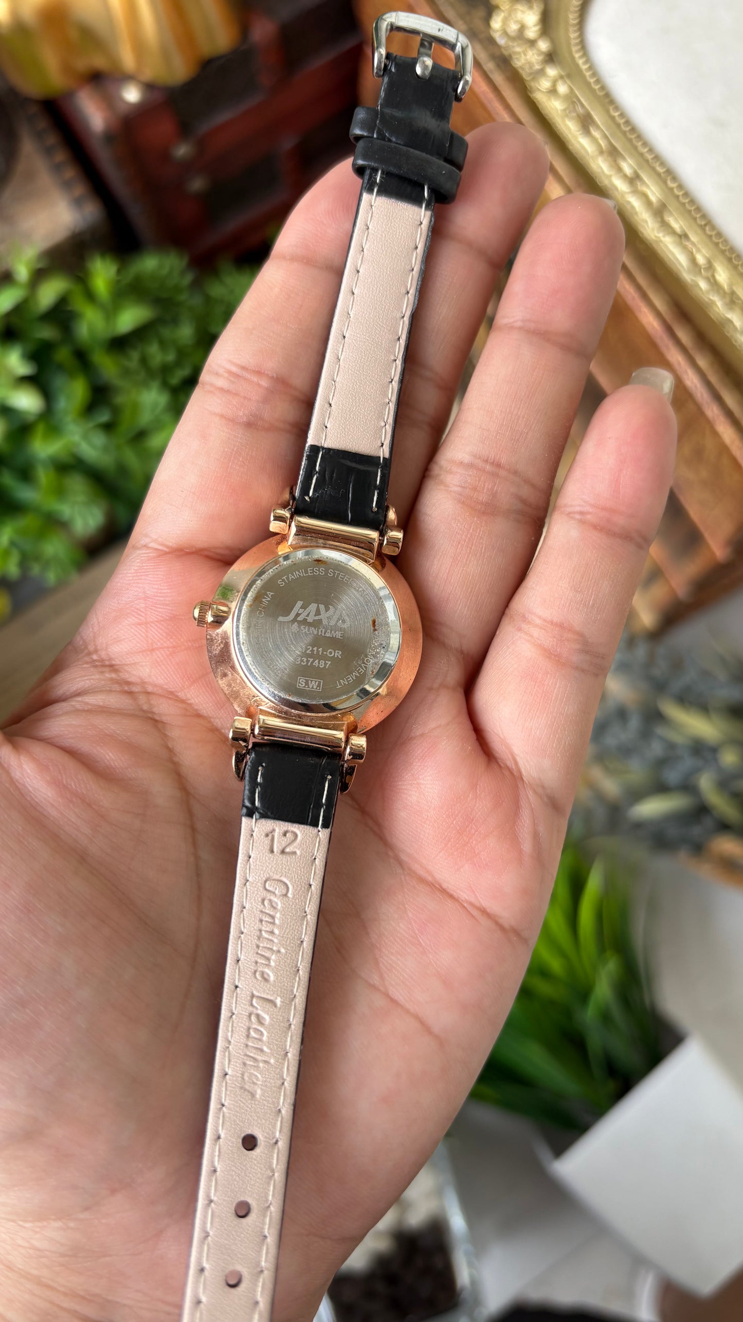 Vintage J-Axis Textured Brush Stroke Dial Watch in Gold Tone Black Leather Quartz #00908