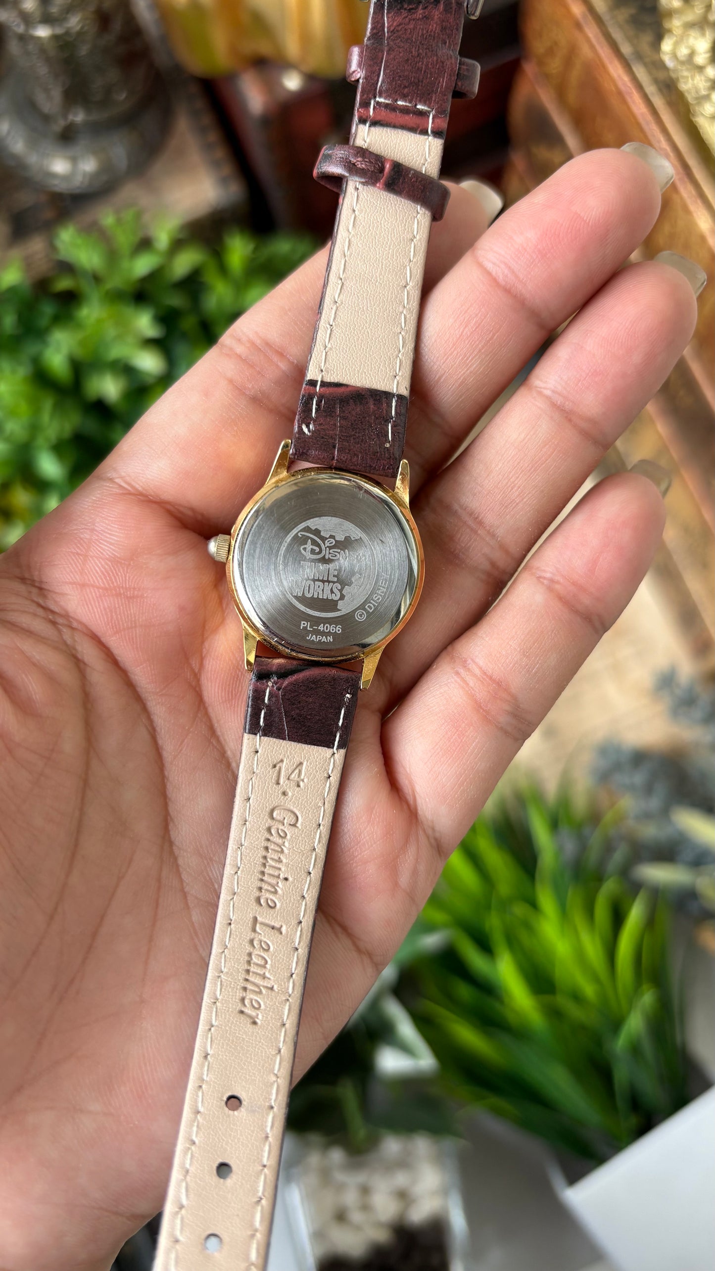 Rare Vintage Winnie the Pooh Red Dial Watch in Gold Tone Maroon Leather Quartz #00931