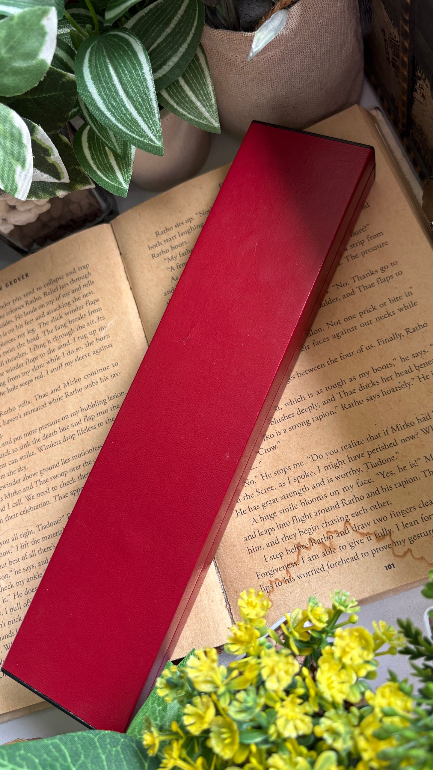 Extremely Rare Vintage Idaho Garnet Watch in Two-Tone Unique Flower Strap Design with 12 Real Garnet Accent