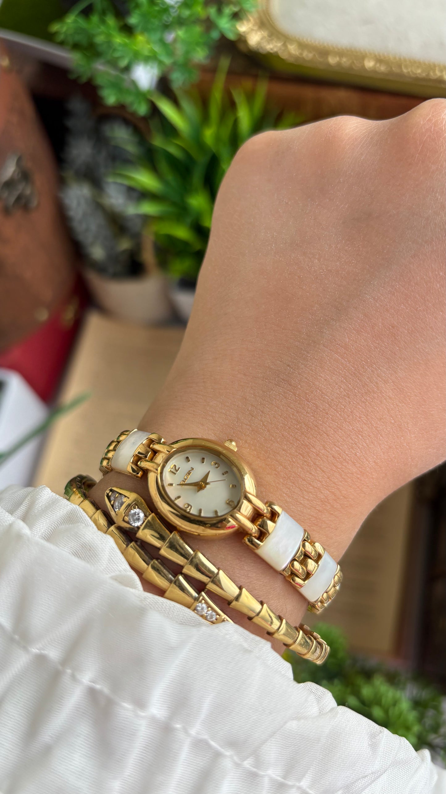 Extremely Rare Vintage Elgin Watch in Gold Tone Mother of Pearl Dial Shell Bracelet