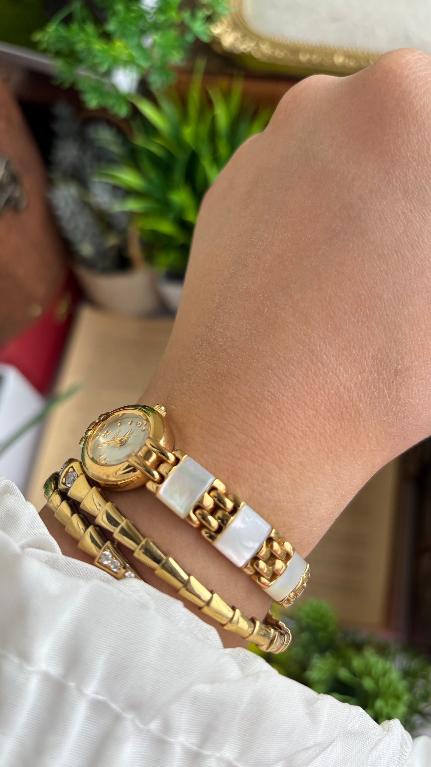 Extremely Rare Vintage Elgin Watch in Gold Tone Mother of Pearl Dial Shell Bracelet