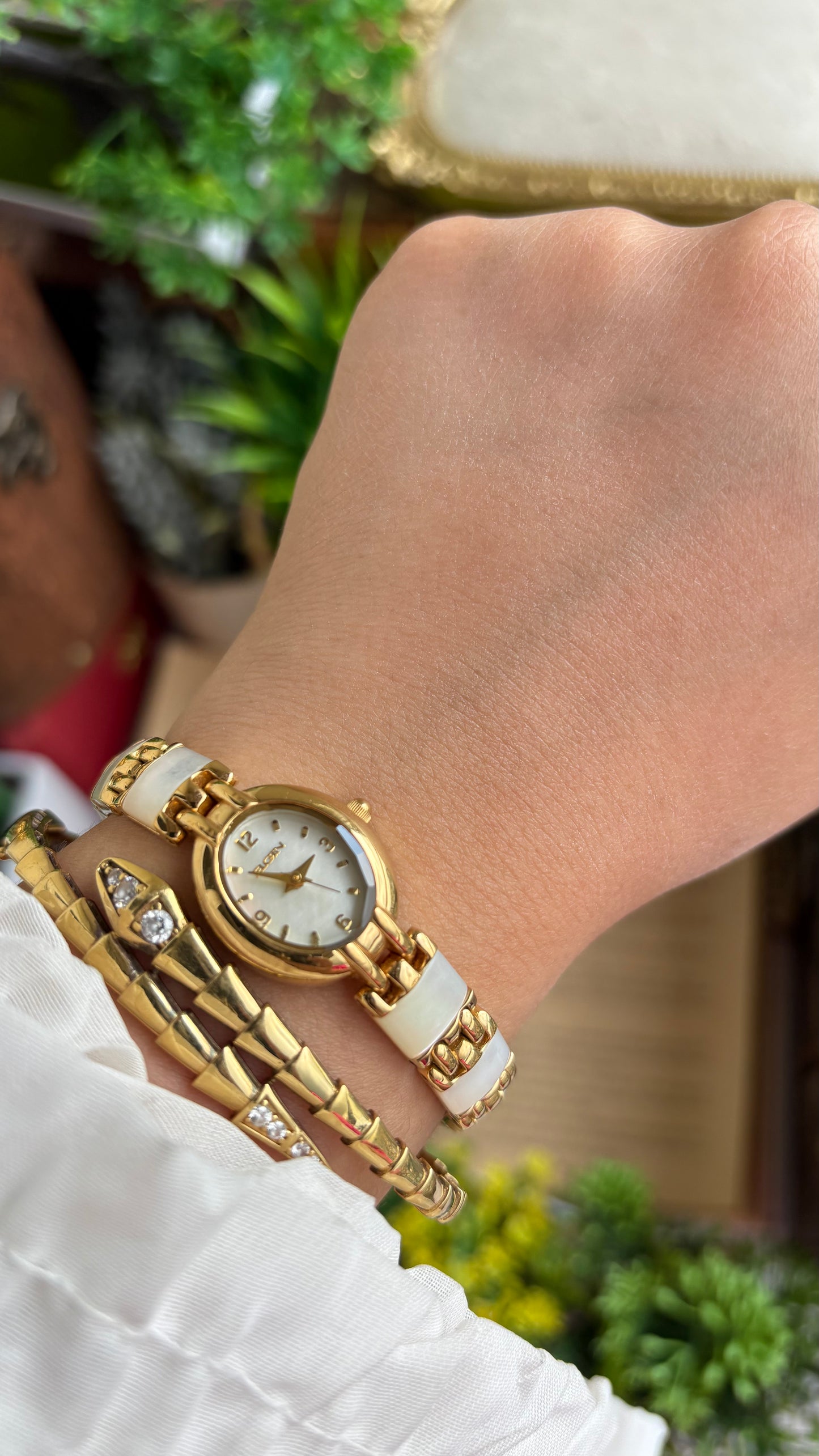 Extremely Rare Vintage Elgin Watch in Gold Tone Mother of Pearl Dial Shell Bracelet