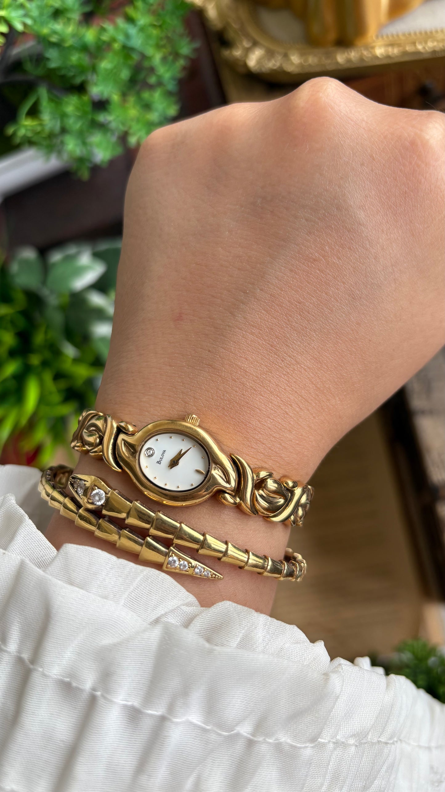 Extremely Rare Vintage Bulova Watch in Gold Tone (Beautiful Bracelet Details)