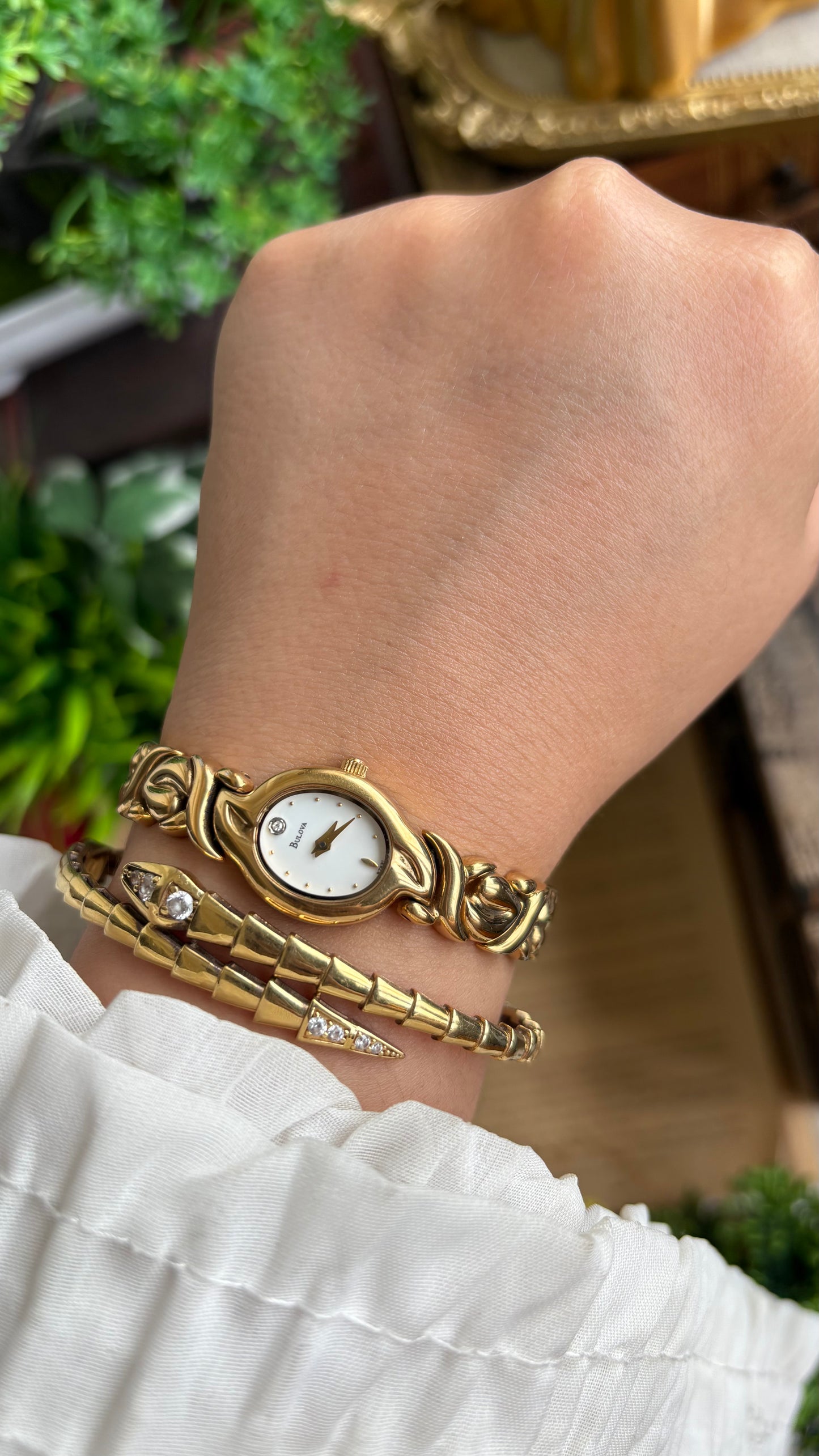 Extremely Rare Vintage Bulova Watch in Gold Tone (Beautiful Bracelet Details)