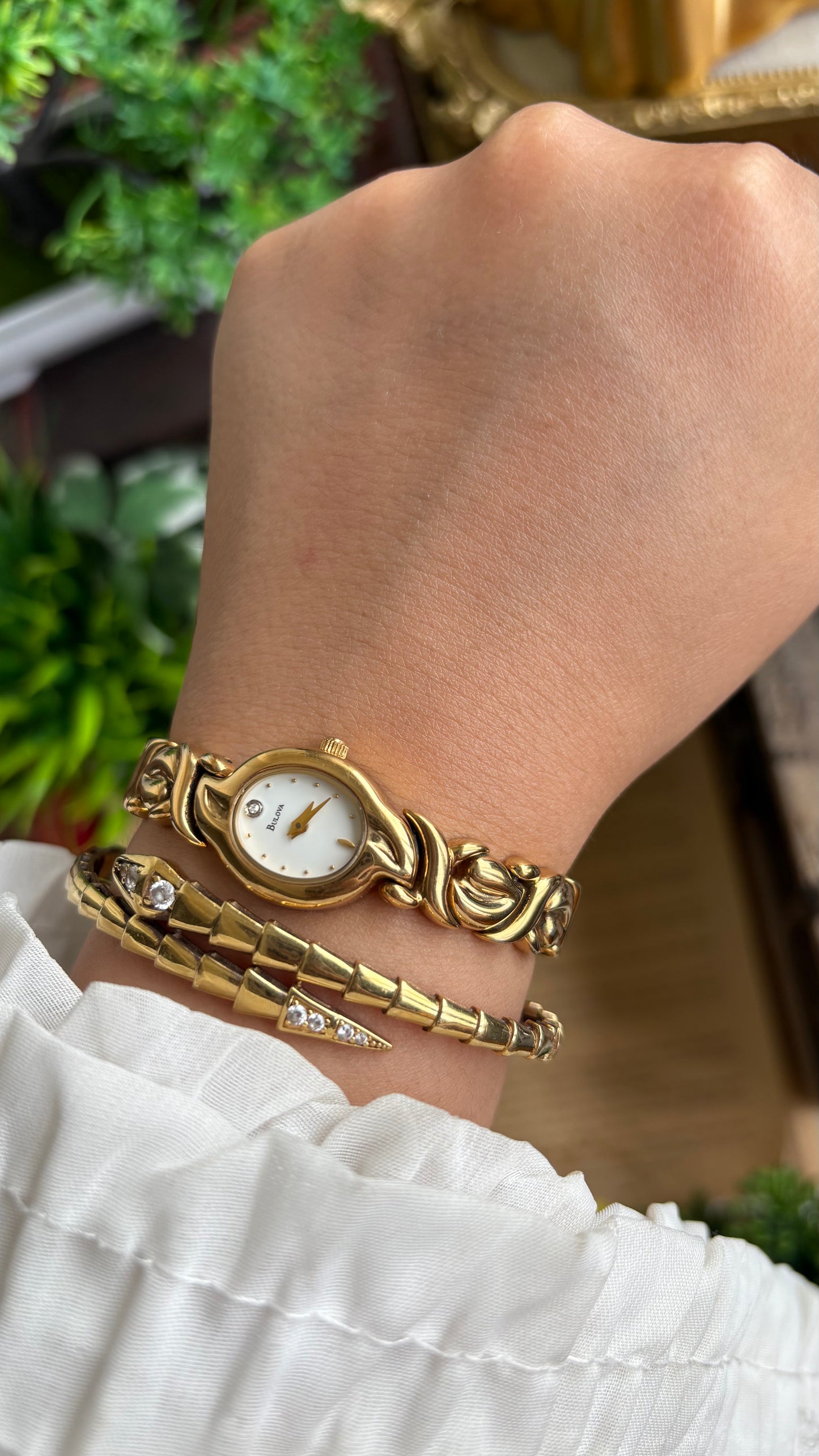 Extremely Rare Vintage Bulova Watch in Gold Tone (Beautiful Bracelet Details)