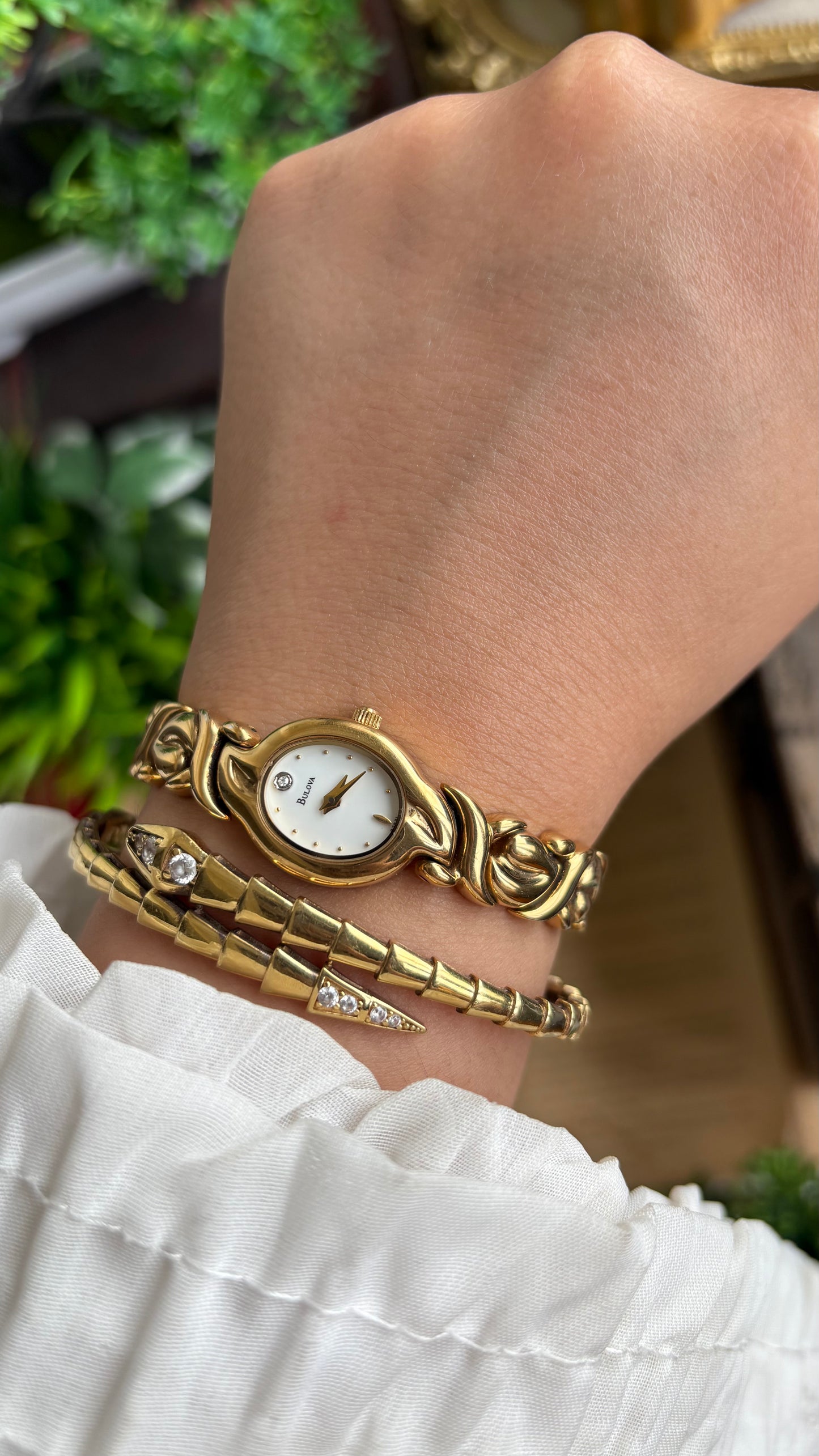 Extremely Rare Vintage Bulova Watch in Gold Tone (Beautiful Bracelet Details)