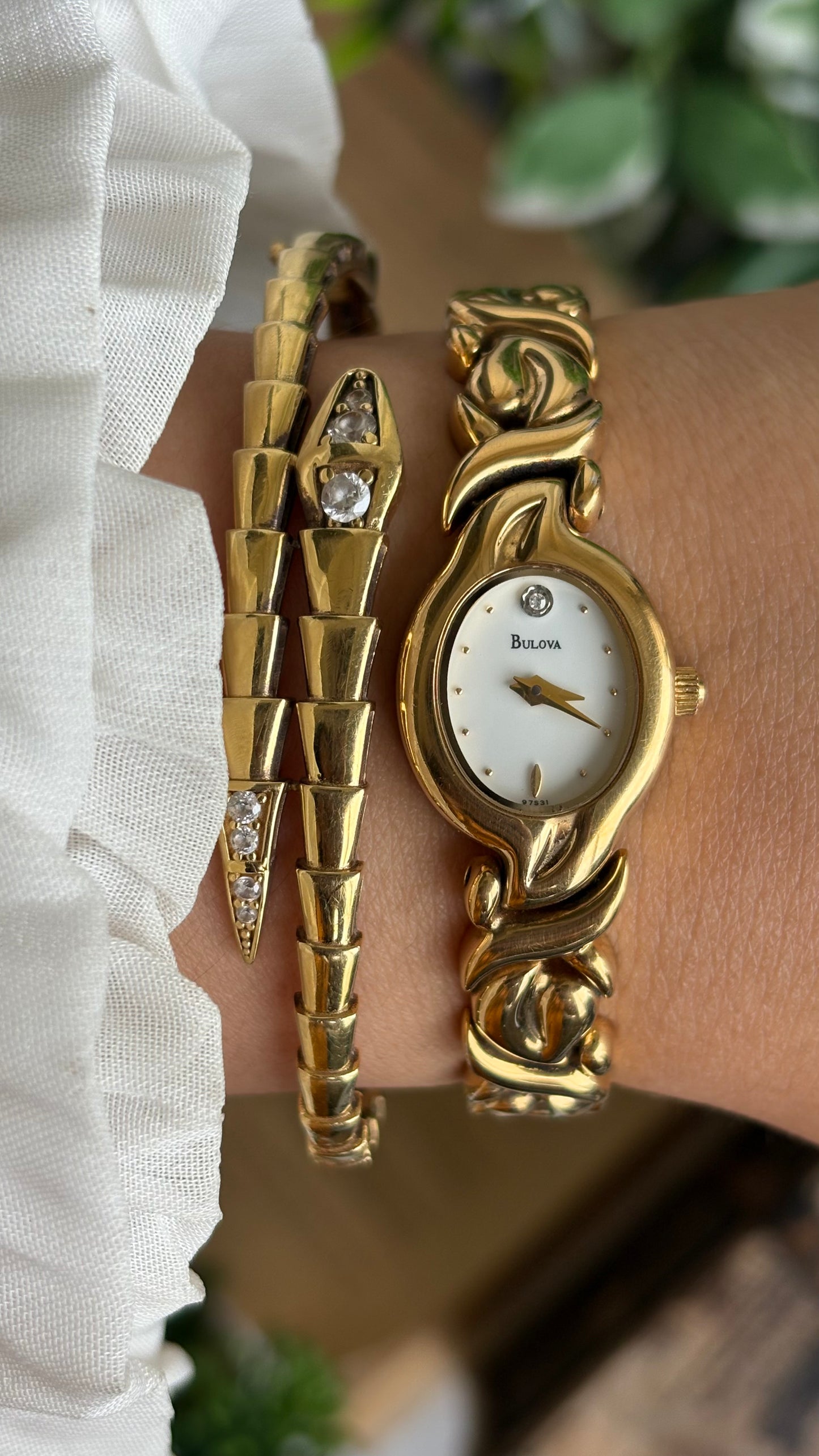 Extremely Rare Vintage Bulova Watch in Gold Tone (Beautiful Bracelet Details)
