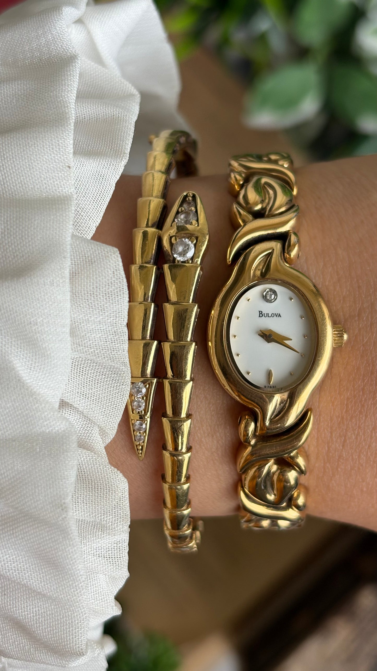 Extremely Rare Vintage Bulova Watch in Gold Tone (Beautiful Bracelet Details)