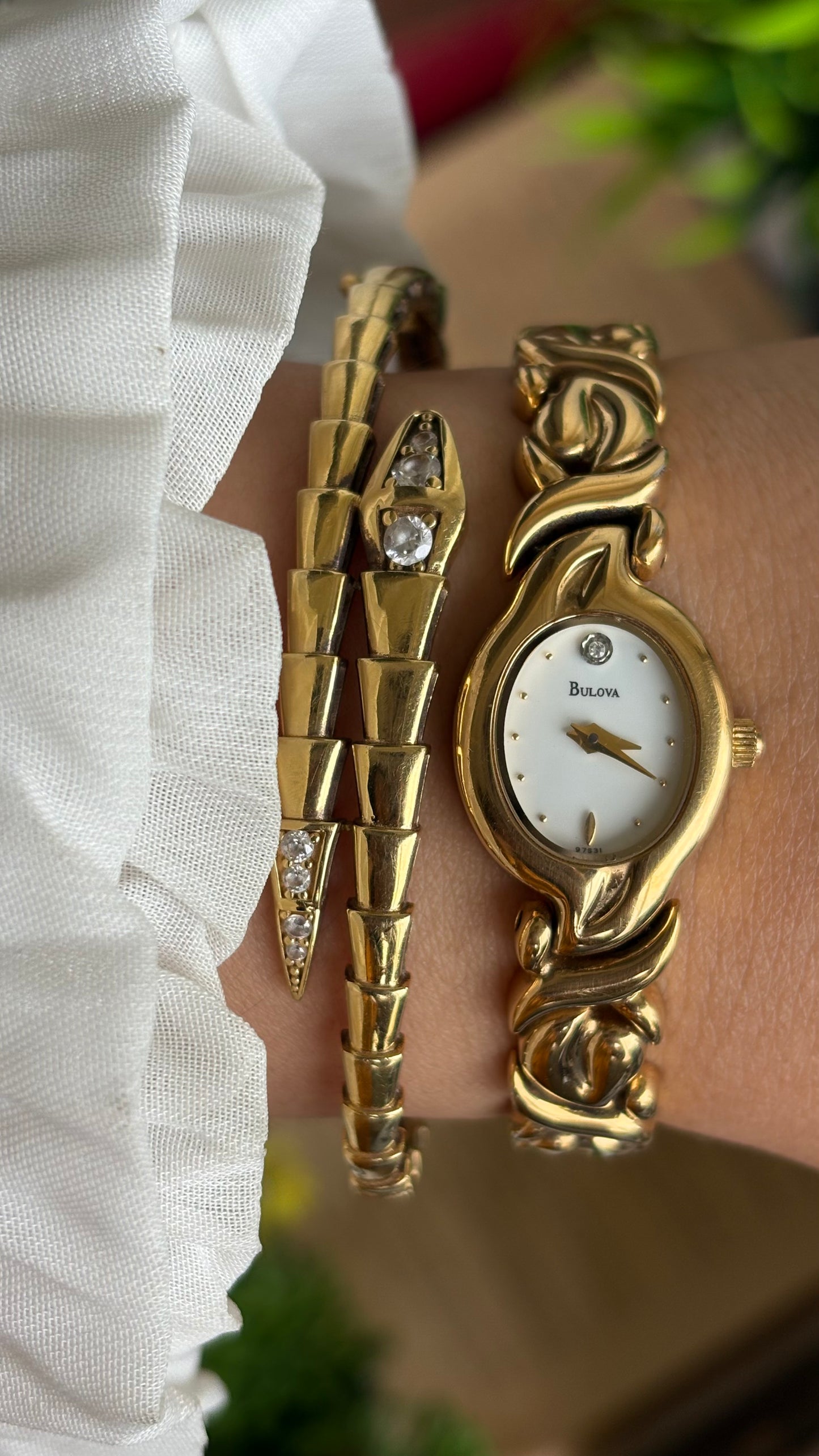 Extremely Rare Vintage Bulova Watch in Gold Tone (Beautiful Bracelet Details)